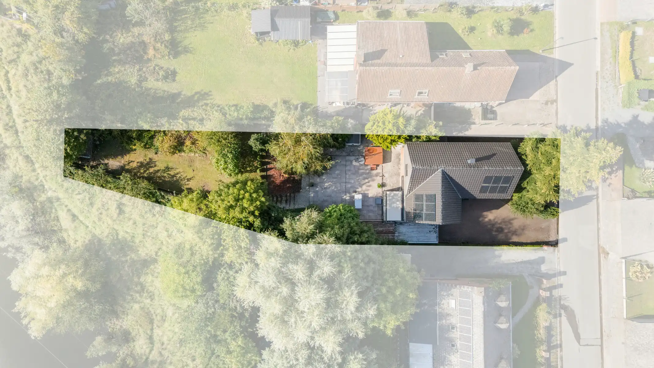 Gezinswoning met 4 slaapkamers, 2 badkamers in rustige wijk foto 2