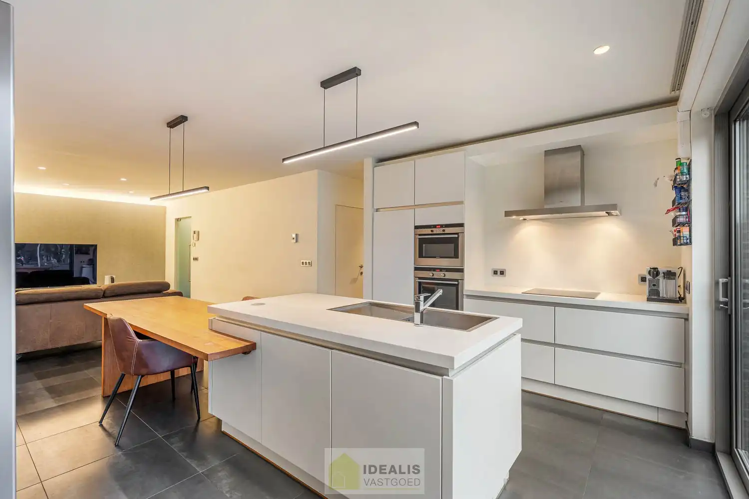 Idealis Vastgoed – Ruim op te frissen gelijkvloers appartement met 3 slaapkamers foto 13