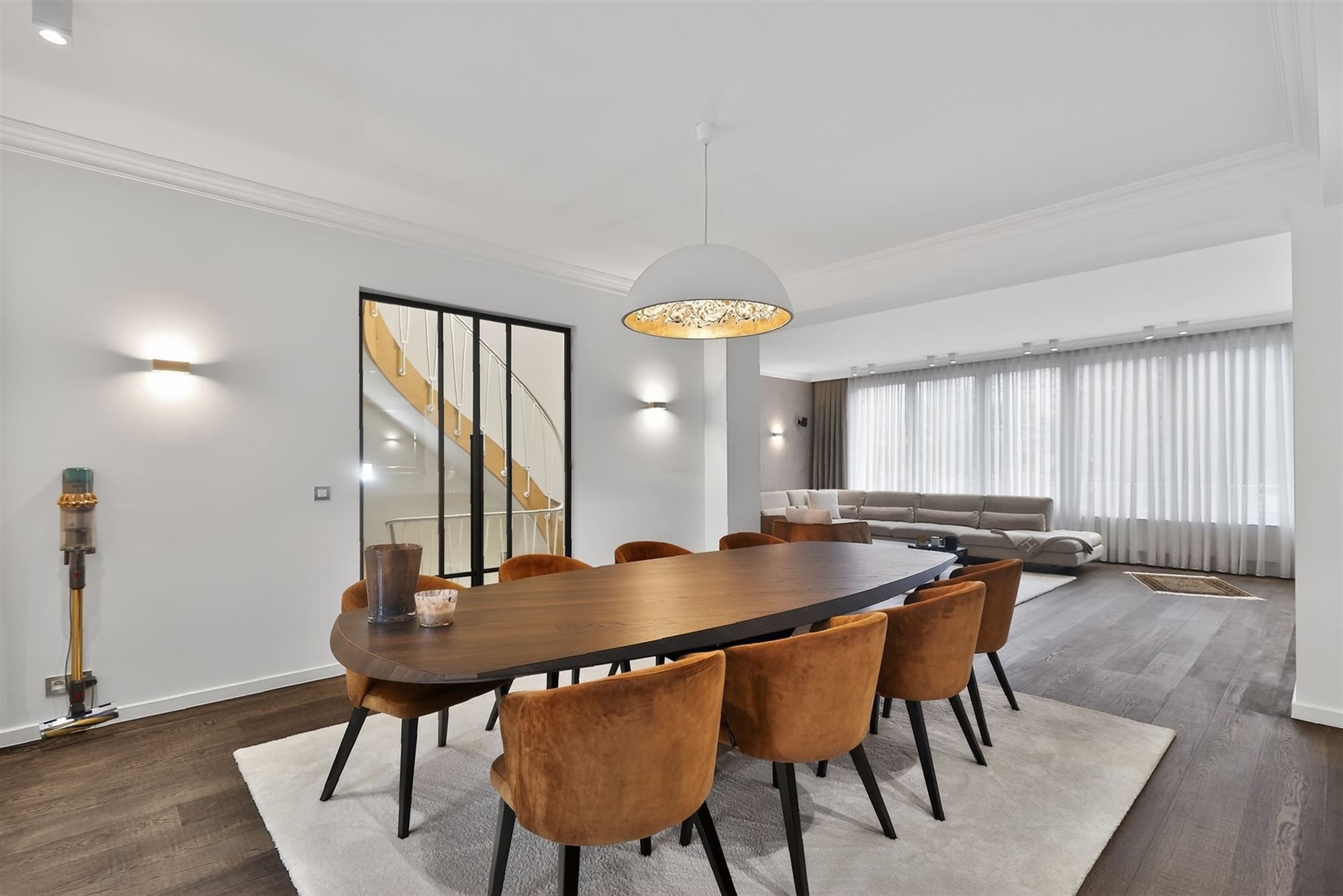 Knap afgewerkte ruime woning op toplocatie foto 4