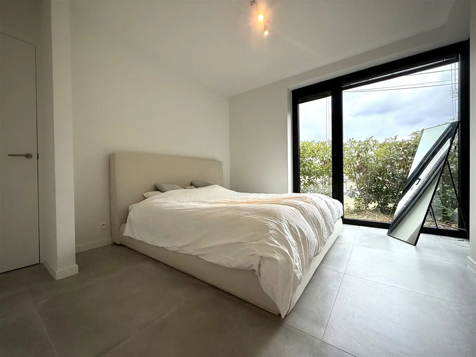 Instapklaar GELIJKVLOERS-APPARTEMENT met 2 slaapkamers, terras en ondergrondse autostaanplaats (1) & -kelder  foto 7