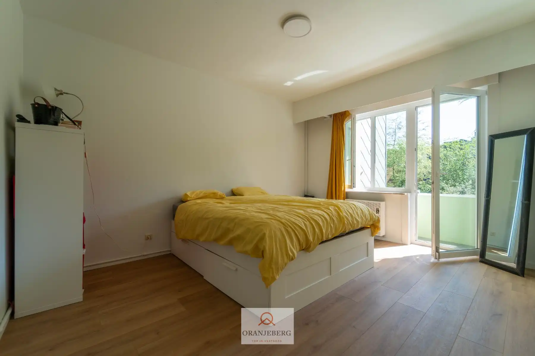 Gezellig 2 slaapkamer appartement nabij Gent-Sint-Pieters met terras en 2 kelderbergingen foto 19