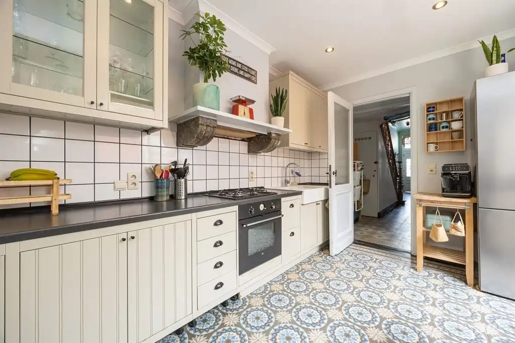 Karaktervolle gezinswoning met 4 slaapkamers en zonnige stadstuin foto 3