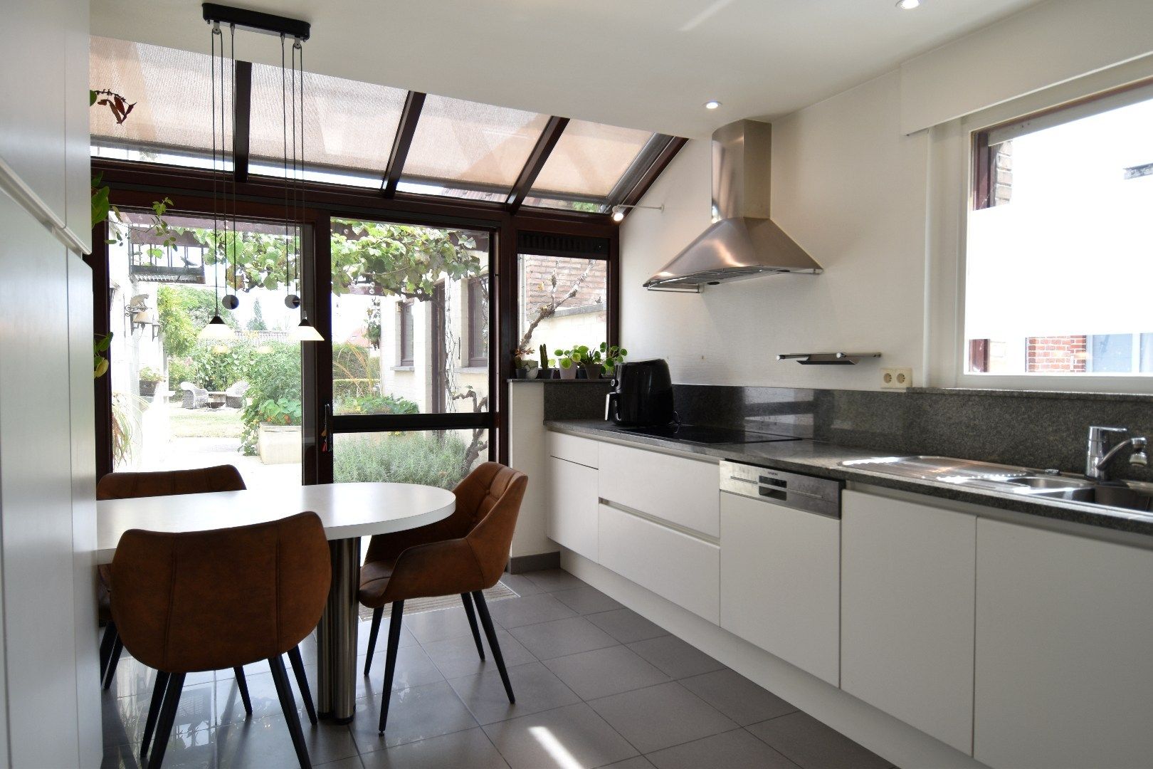 Charmante alleenstaande woning met 3 slaapkamers, tuin en garage in een rustige straat te Rollegem foto 7