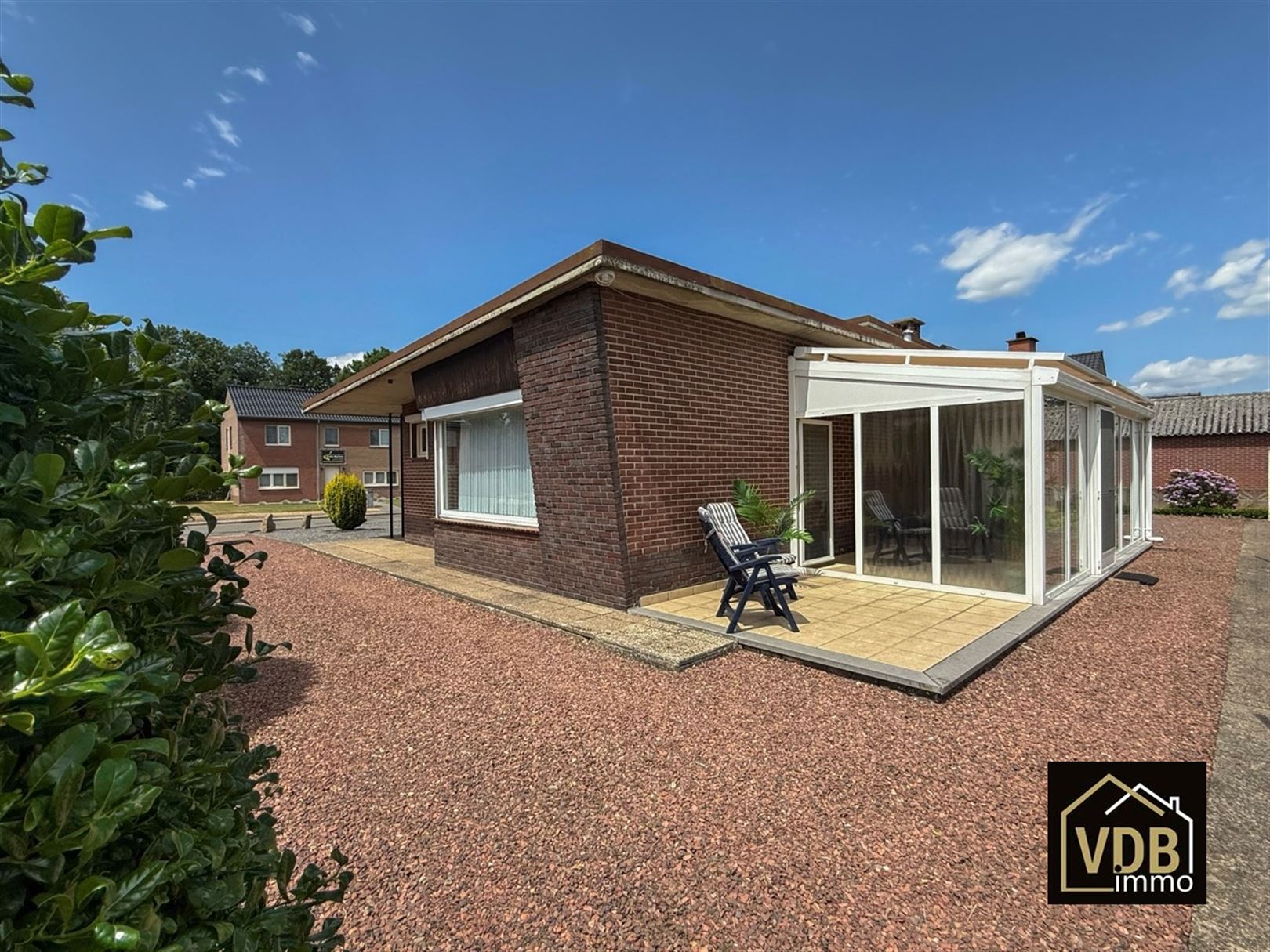 WONING MET 3 SLAAPKAMERS - GARAGE EN LEUKE TUIN foto 6