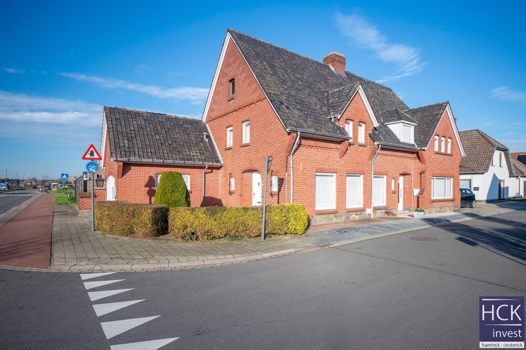 Hoofdfoto van de publicatie: WAREGEM - Knappe hoekwoning in mooie bouwstijl op gunstige ligging!