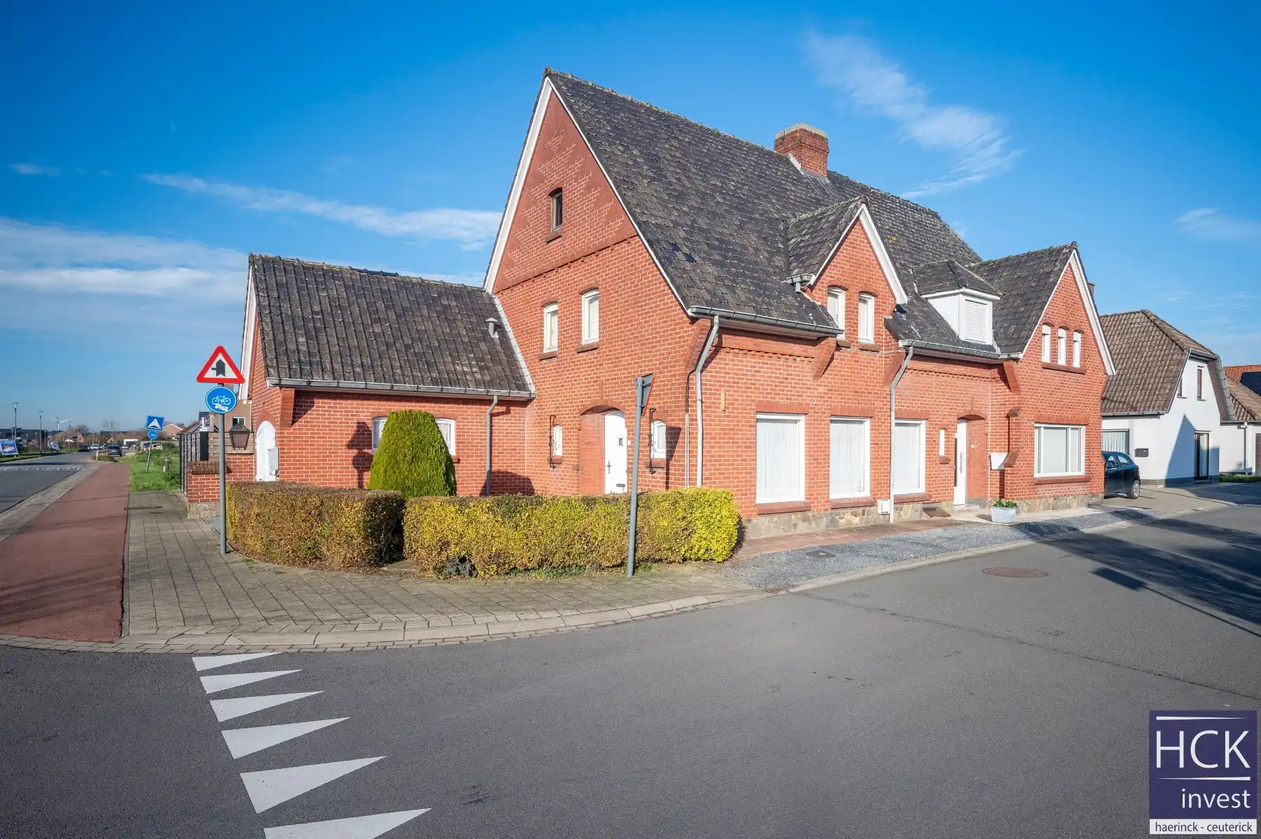 Hoofdfoto van de publicatie: WAREGEM - Knappe hoekwoning in mooie bouwstijl op gunstige ligging!