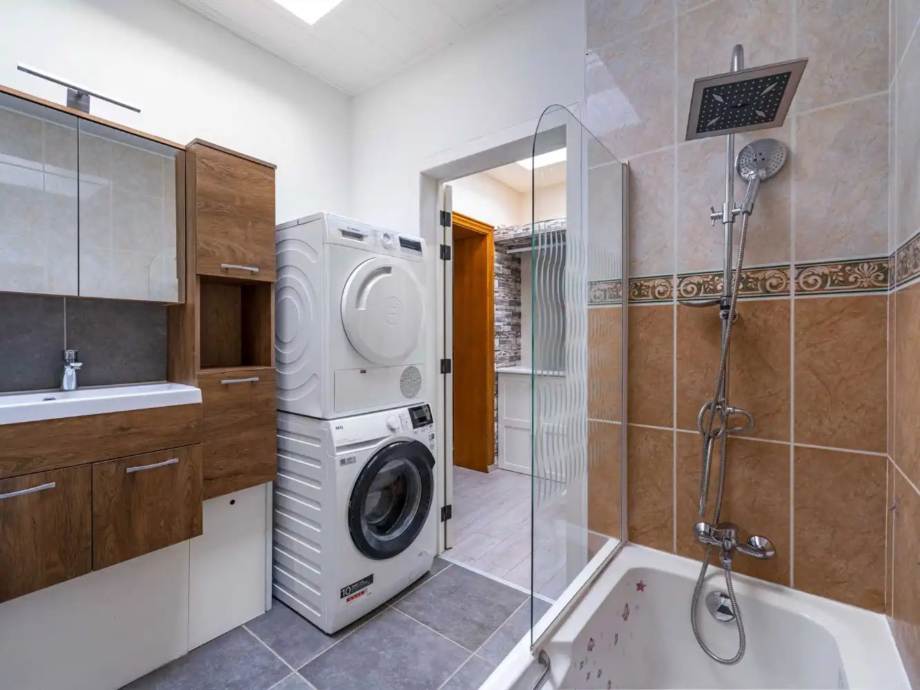 Instapklare woning met 2 slpk., garage en tuin foto 12