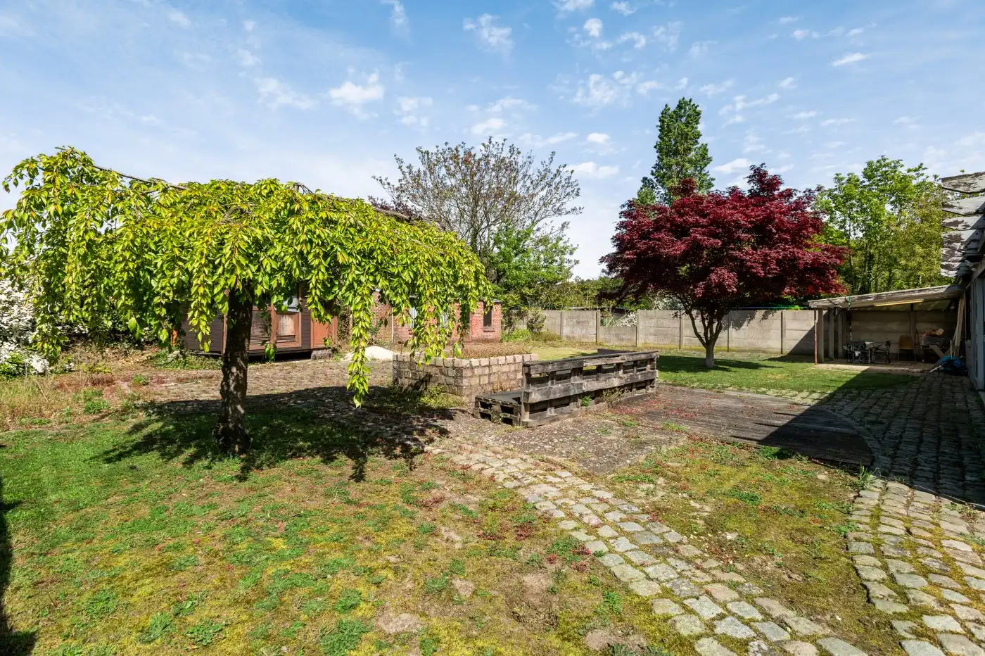 Charmante, te renoveren woning met ruime groene tuin foto 32