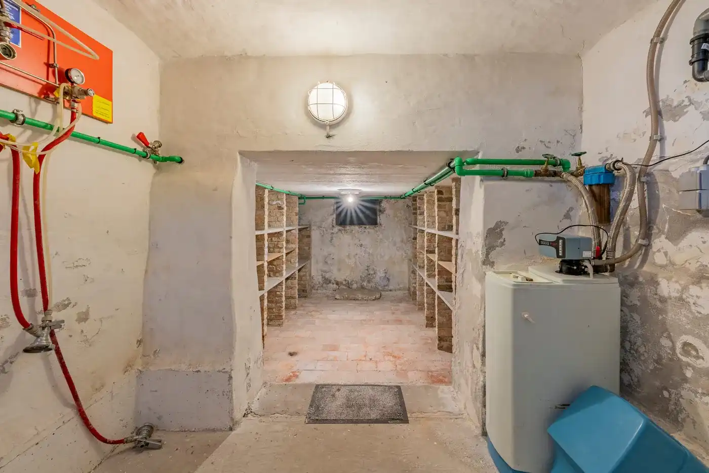 Horeca handelspand met woonst – voormalige “Bruegel” in Damme foto 14