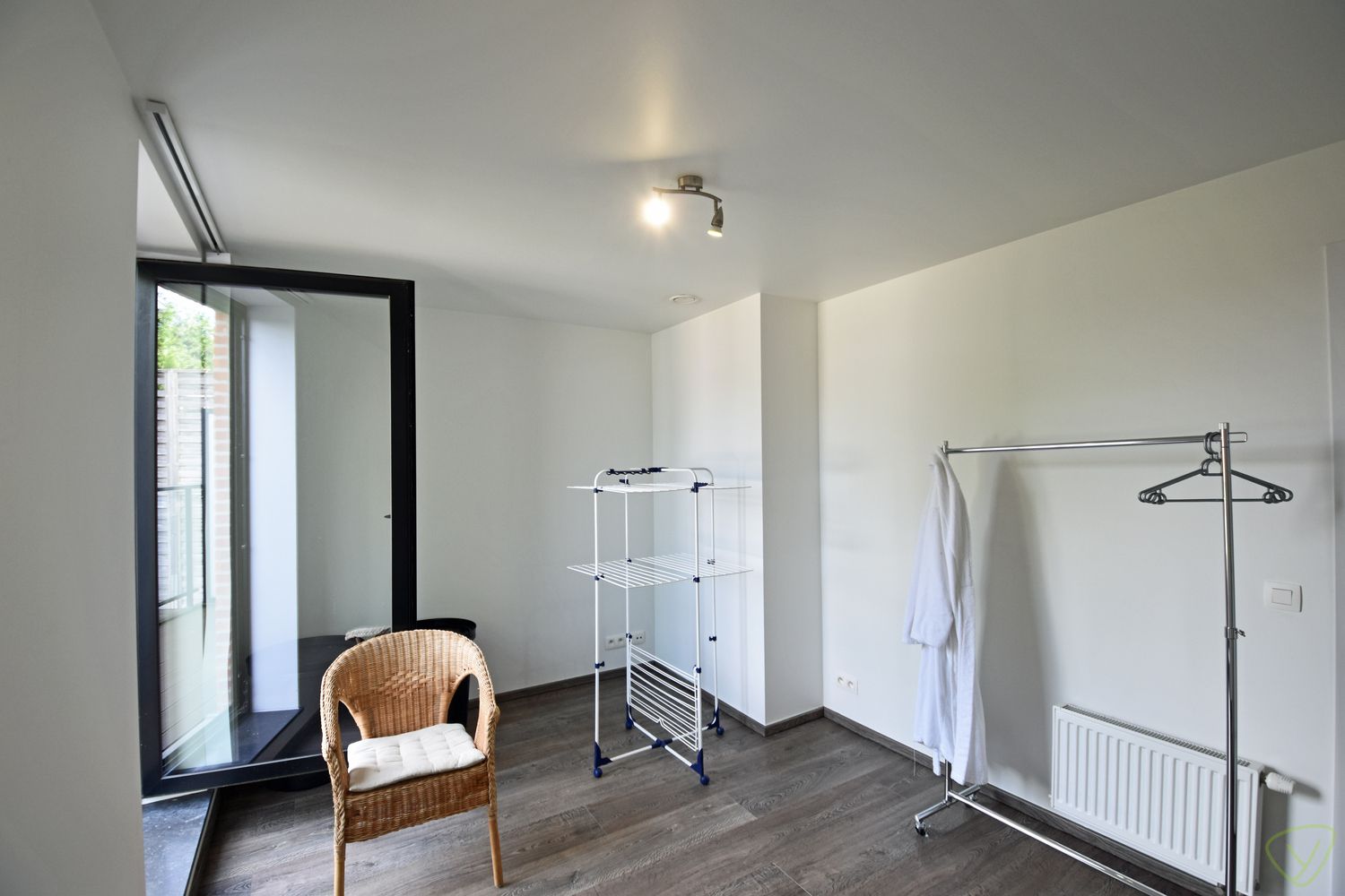 Instapklaar appartement te huur met terras nabij het centrum van Eeklo! foto 11