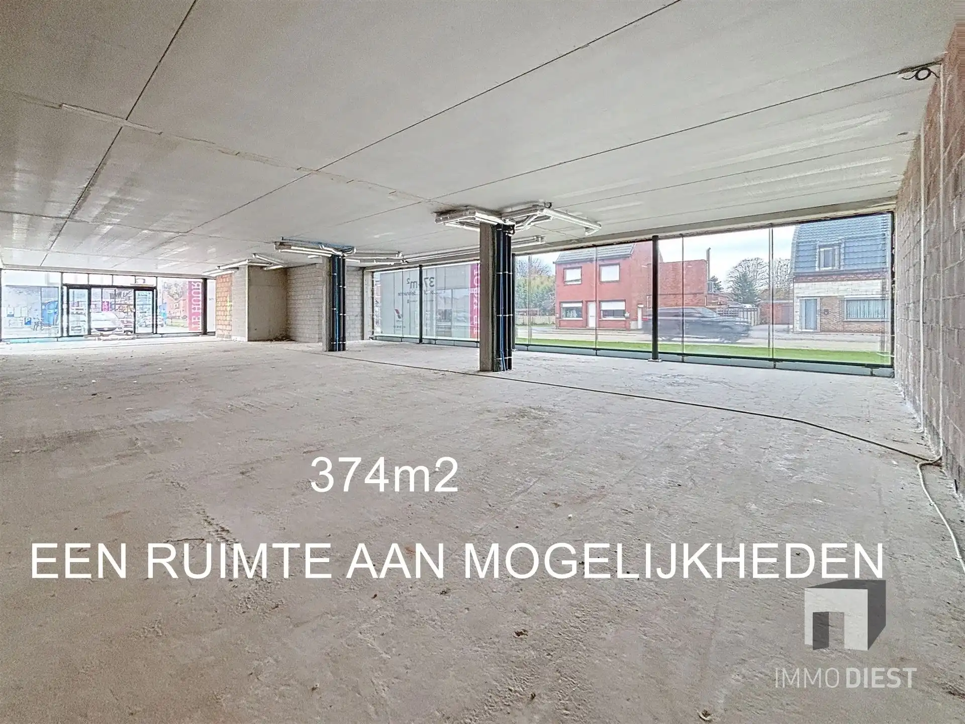 Commercieel Gebouw van 374m2 op toplocatie met parking! foto 3