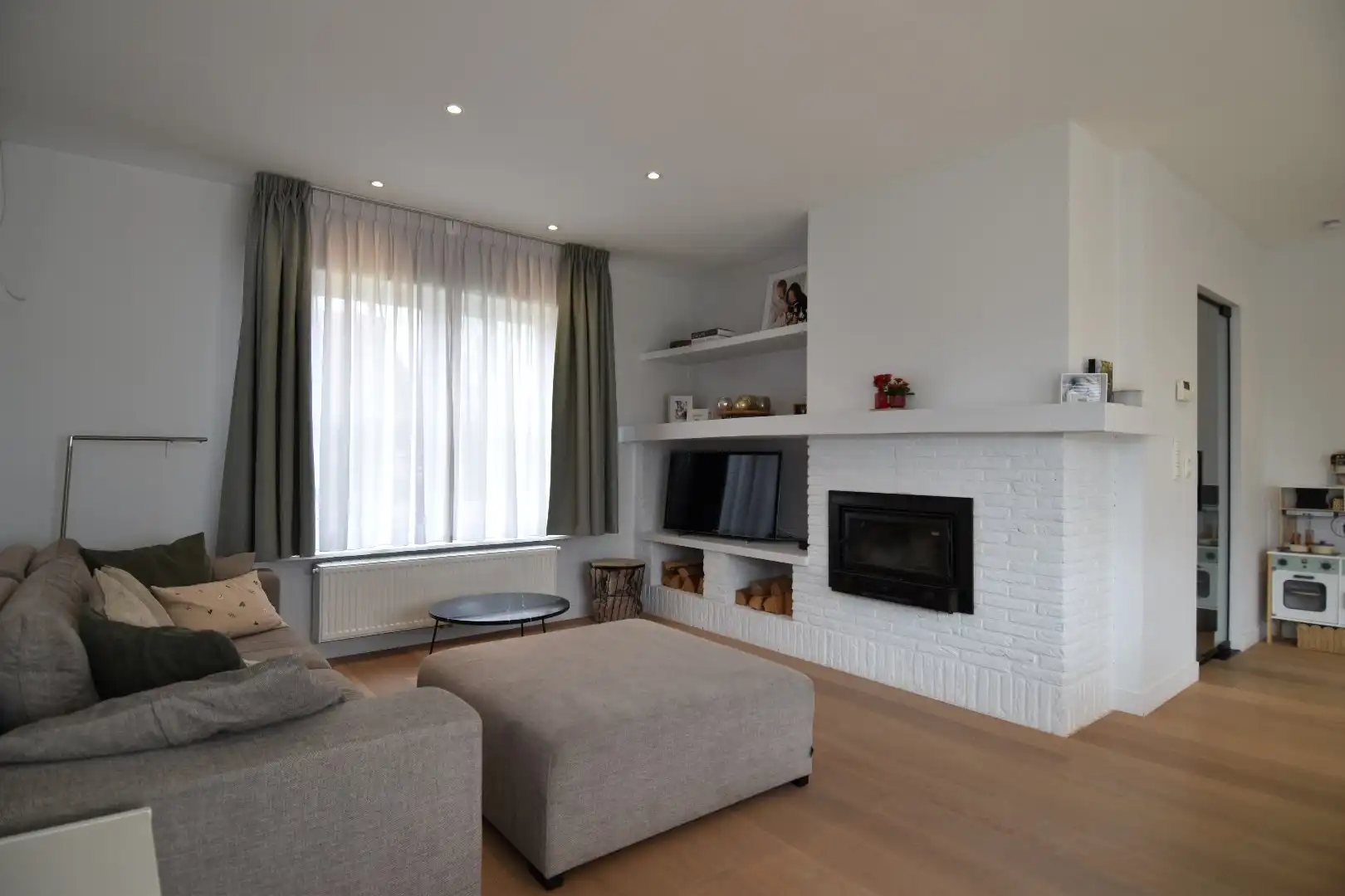 Instapklare woning met 3 slaapkamers, garage en een mooi stukje tuin te koop in residentiële wijk te Aalbeke foto 11