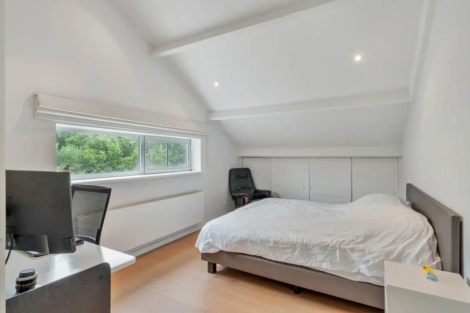Moderne open bebouwing met zwembad, 5 slaapkamers en EPC B foto 23