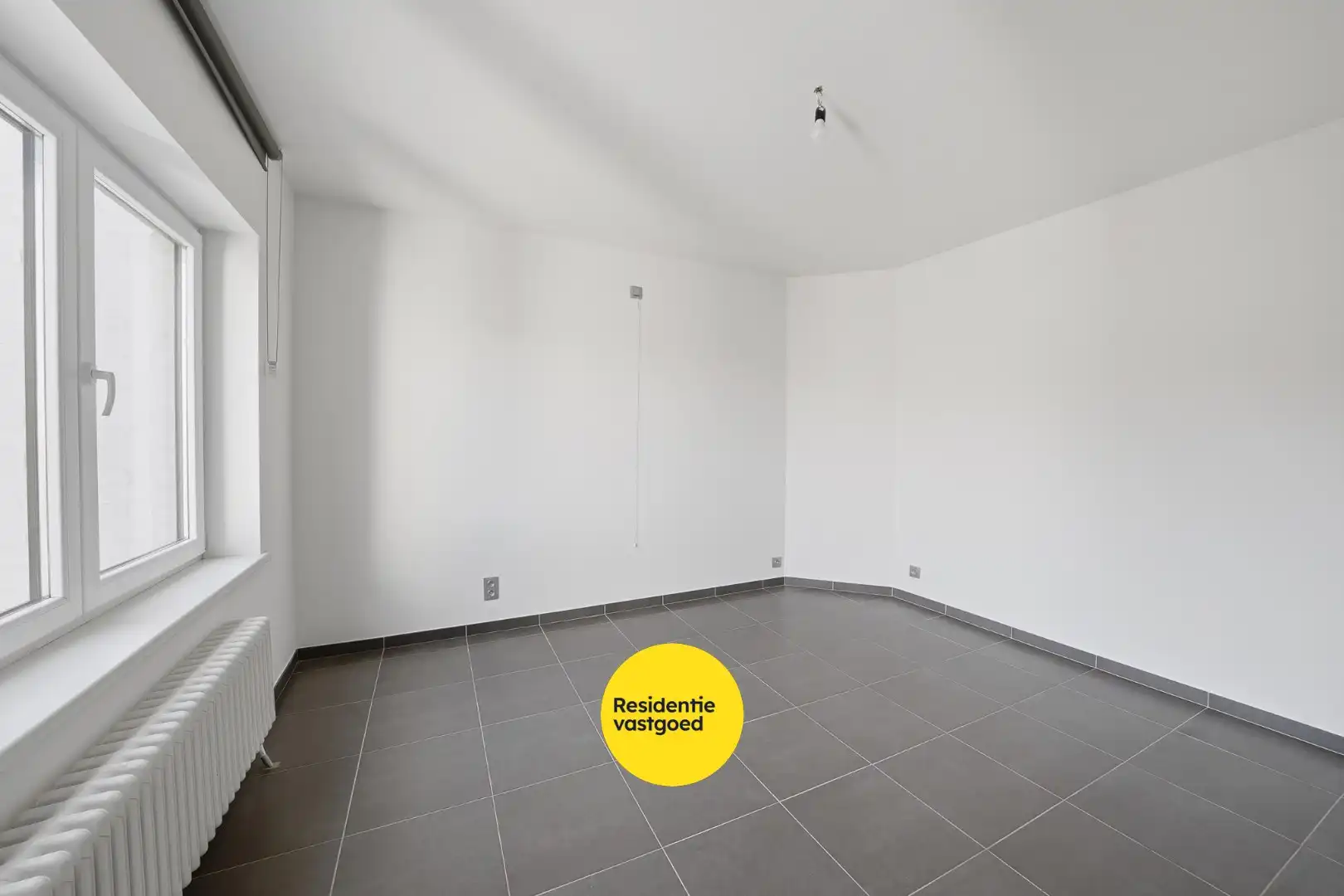 Volledig gerenoveerde bel-étage met 2 slaapkamers en ruime garage te Oostende foto 16