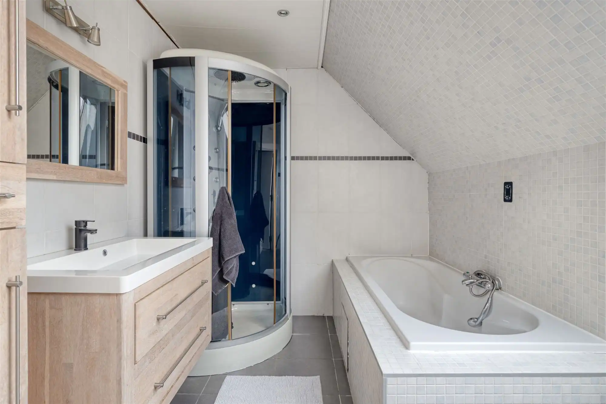 Gezinswoning met garage en mogelijkheid tot 4 slaapkamers  foto 24