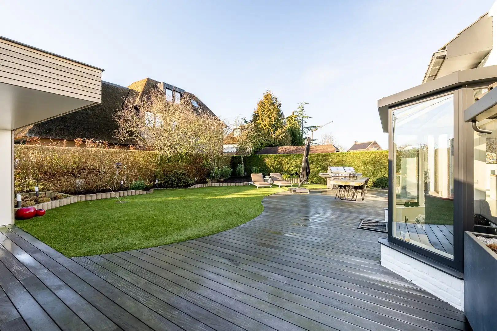 Alleenstaande villa met 4 slaapkamers in een residentiële omgeving. foto 4