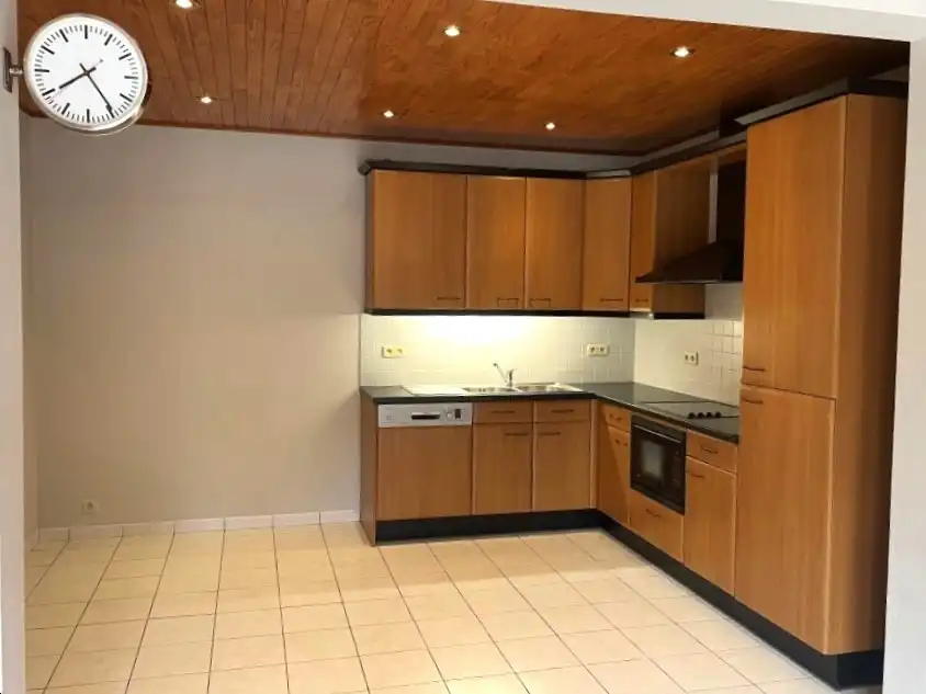 Ruim en goed gelegen appartement met 2 slaapkamers in kleine gebouw foto 4