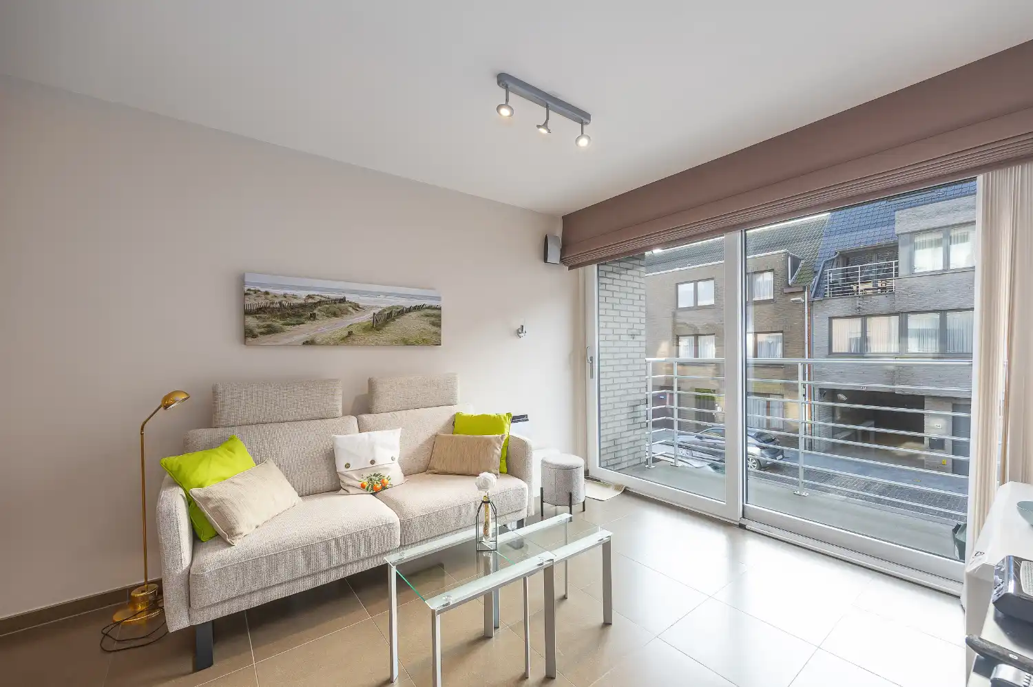 Knus en instapklaar 1-slaapkamer appartement op zeer centrale ligging te Middelkerke foto {{pictureIndex}}