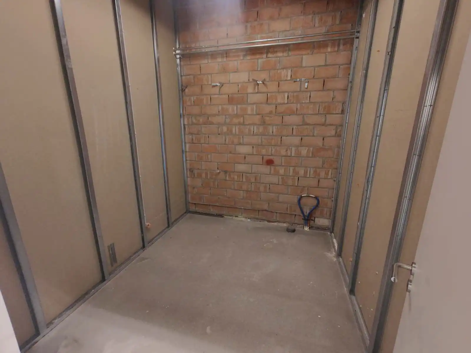 Handelspand in het commercieel centrum van Beveren foto 7