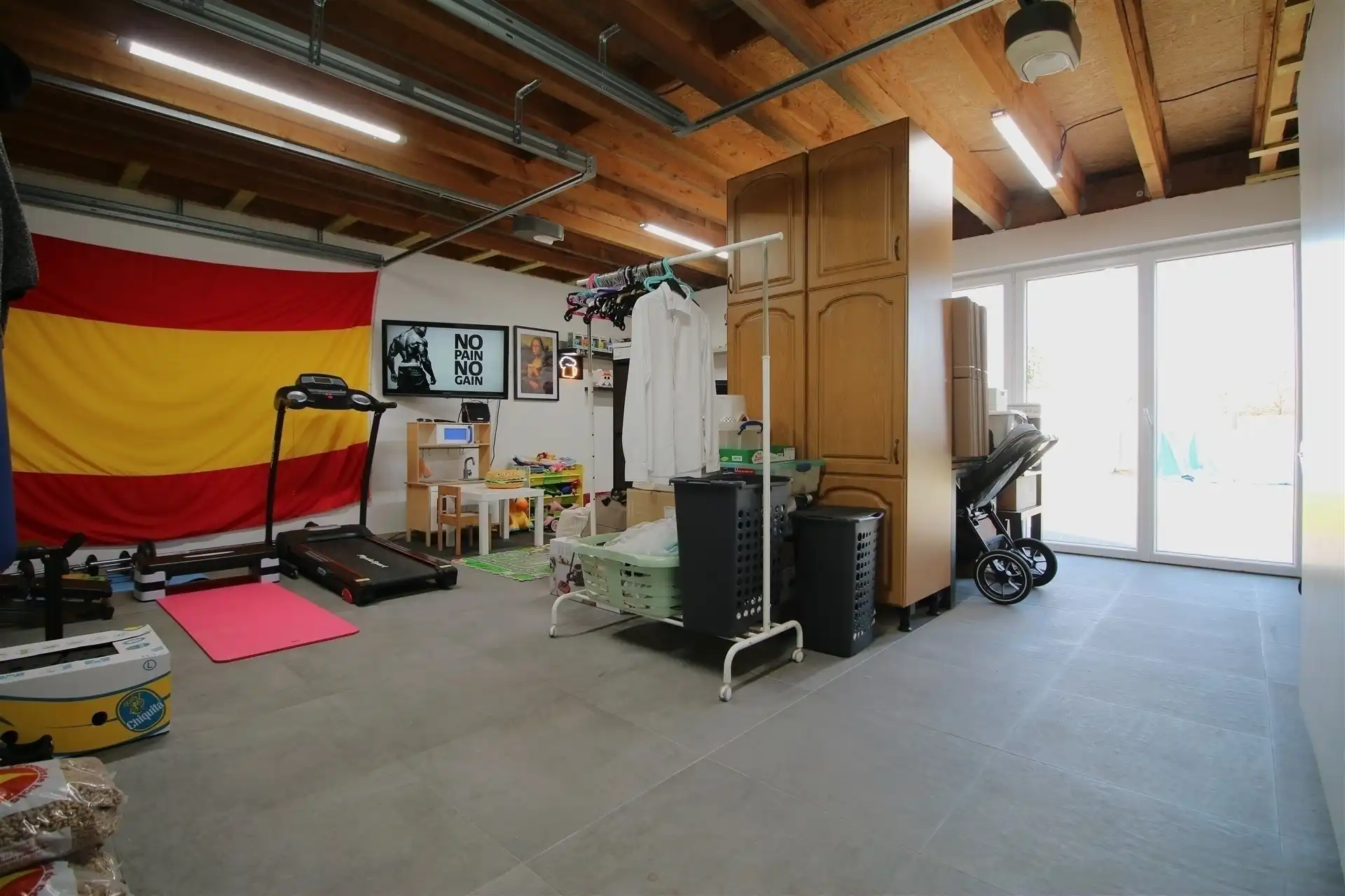 Gerenoveerde woning met 4 slaapkamers foto 9