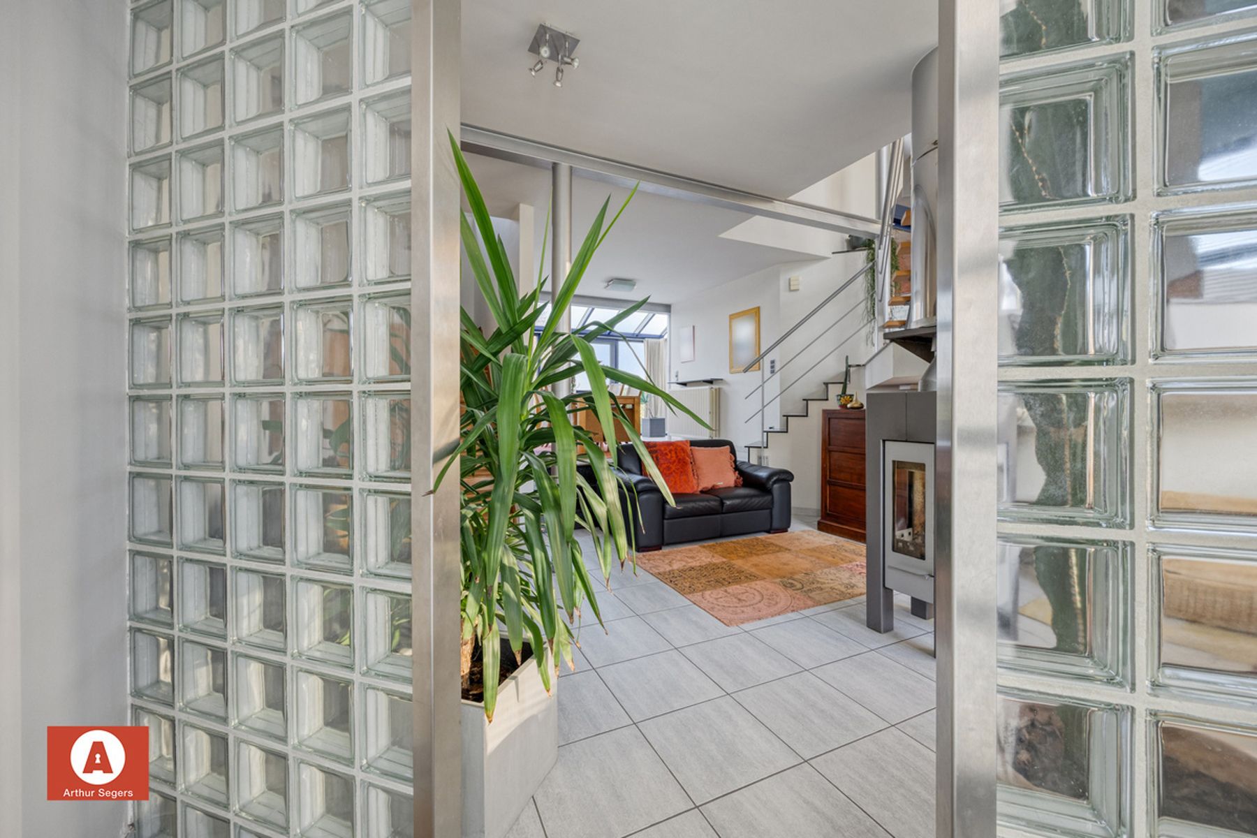 Architectenwoning met inpandige garage. foto 4