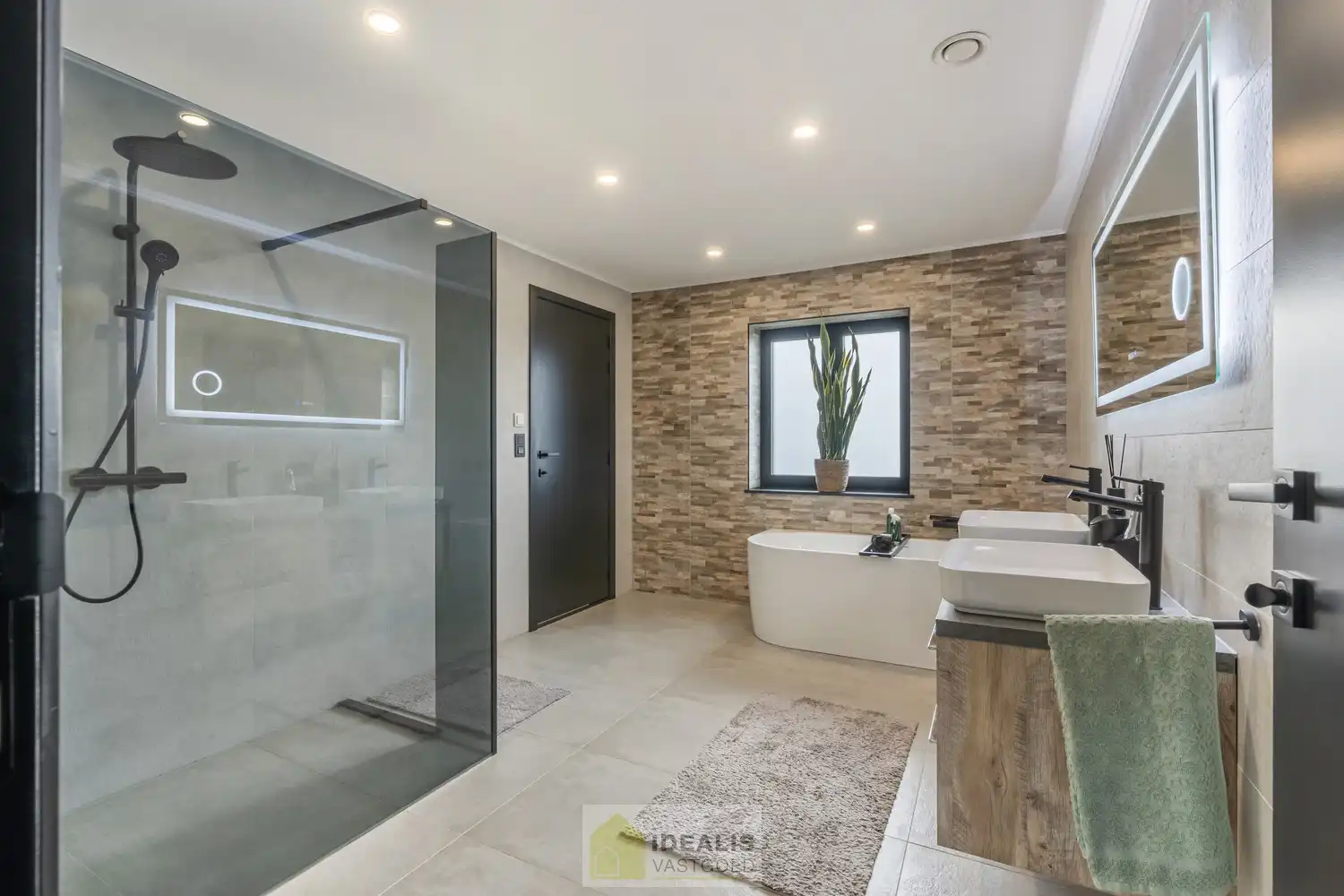 EEN BIJZONDER RIANTE WONING VAN MAAR LIEFST 302M² WOONOPPERVLAKTE OP EEN KNAP PERCEEL VAN 5A 90CA. foto 45