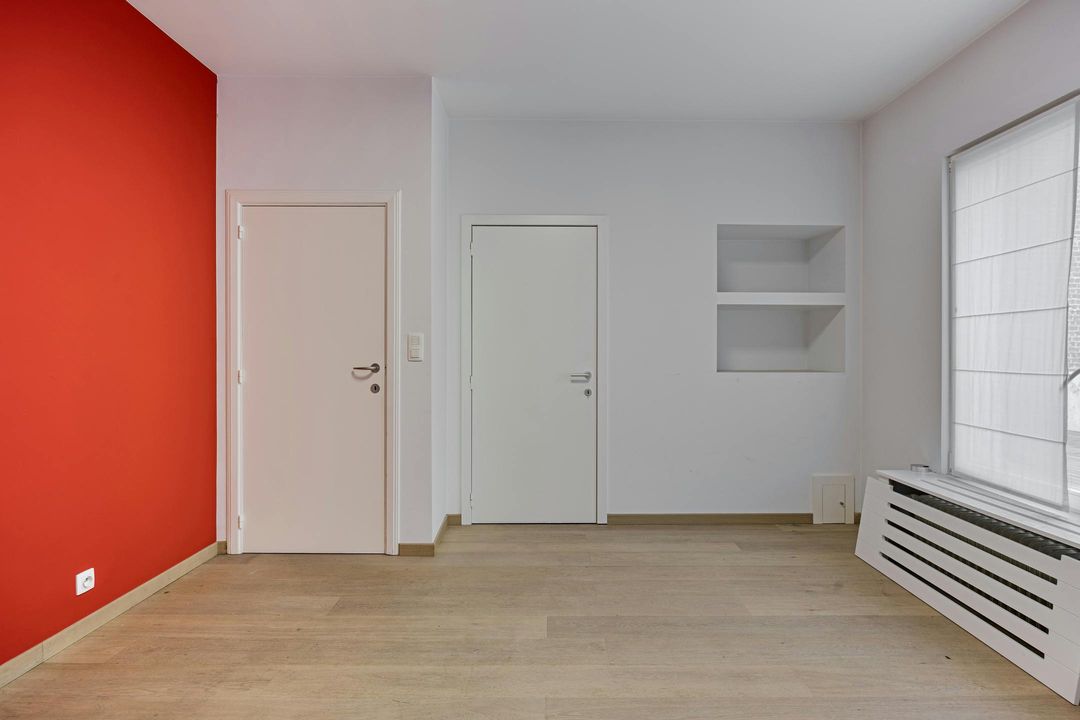 Commerciële ruimte met duplex-appartement te koop in Evere foto 22