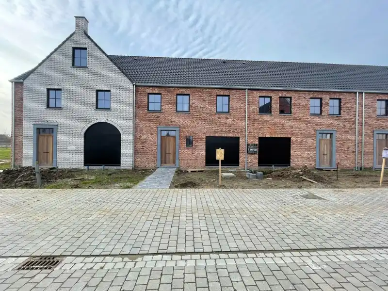 Nieuwbouw / sleutel op deur woning te Deinze (Astene) foto {{pictureIndex}}