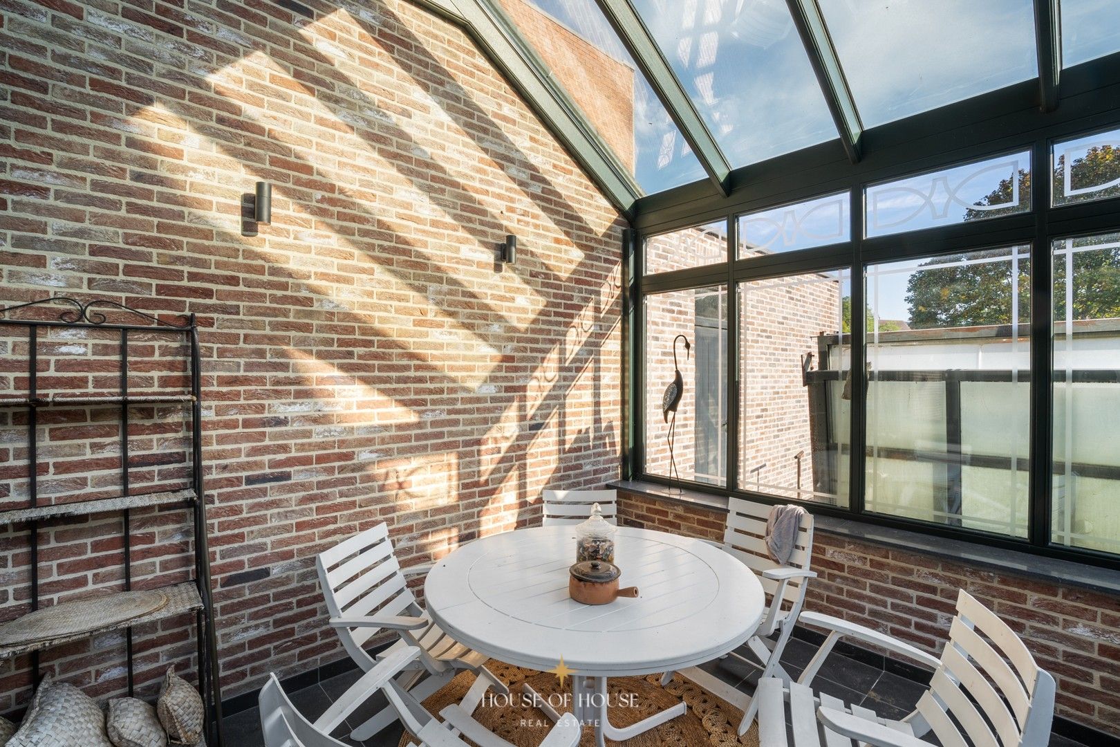 Gerenoveerde villa op topligging foto 17