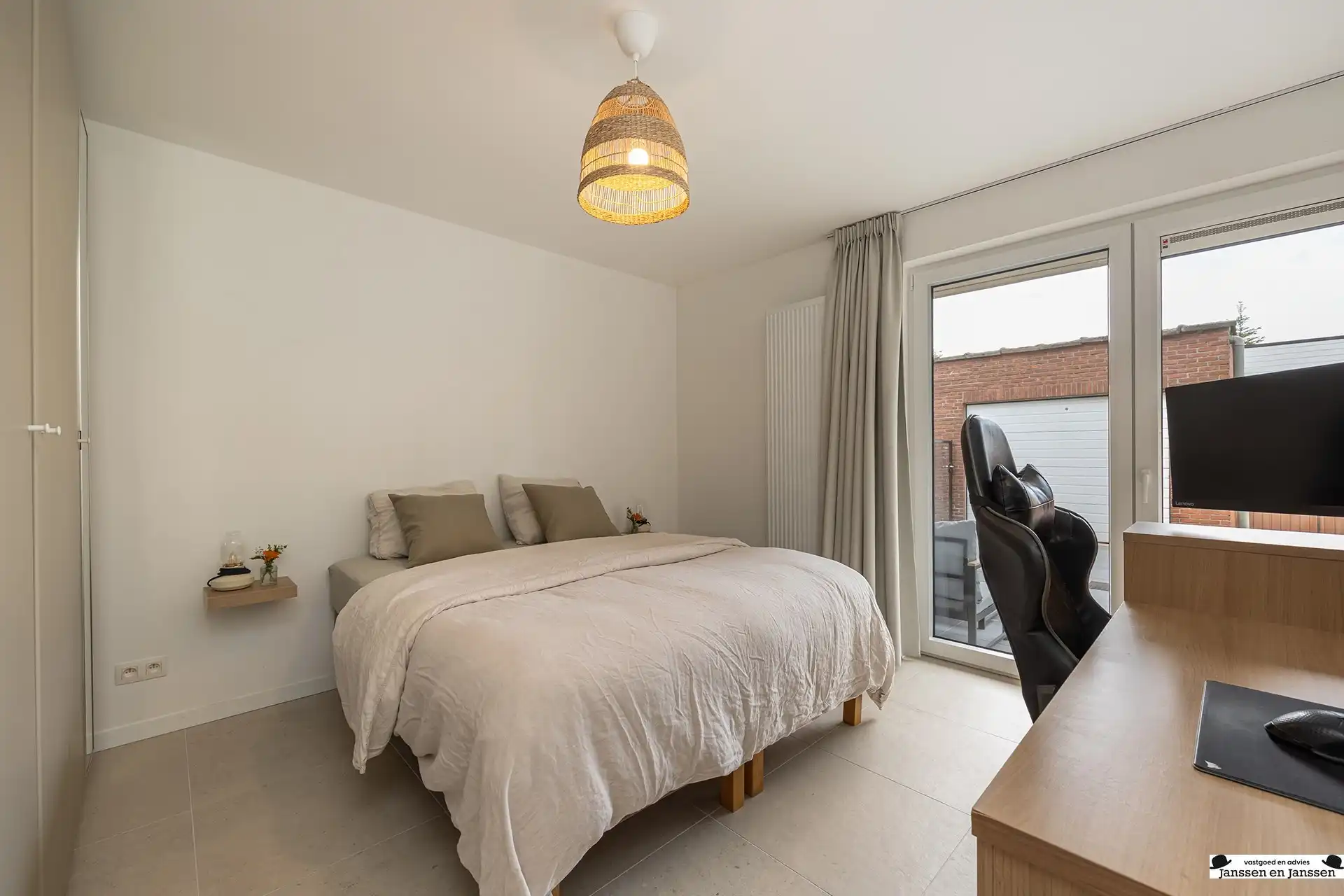 Volledig gerenoveerd gelijkvloers appartement op top locatie foto 9