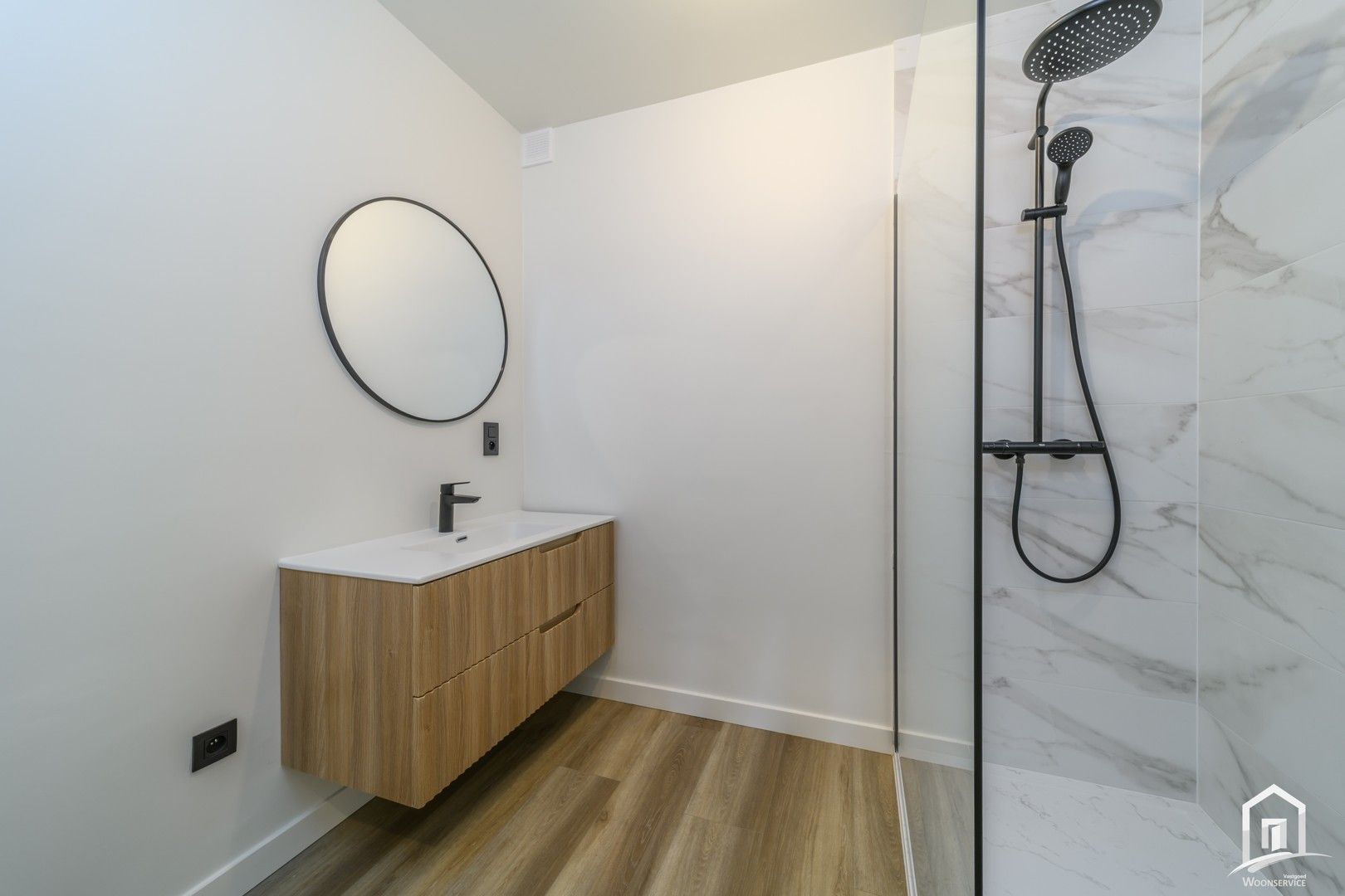 Totaal gerenoveerd gelijkvloers-appartement met tuintje foto 12