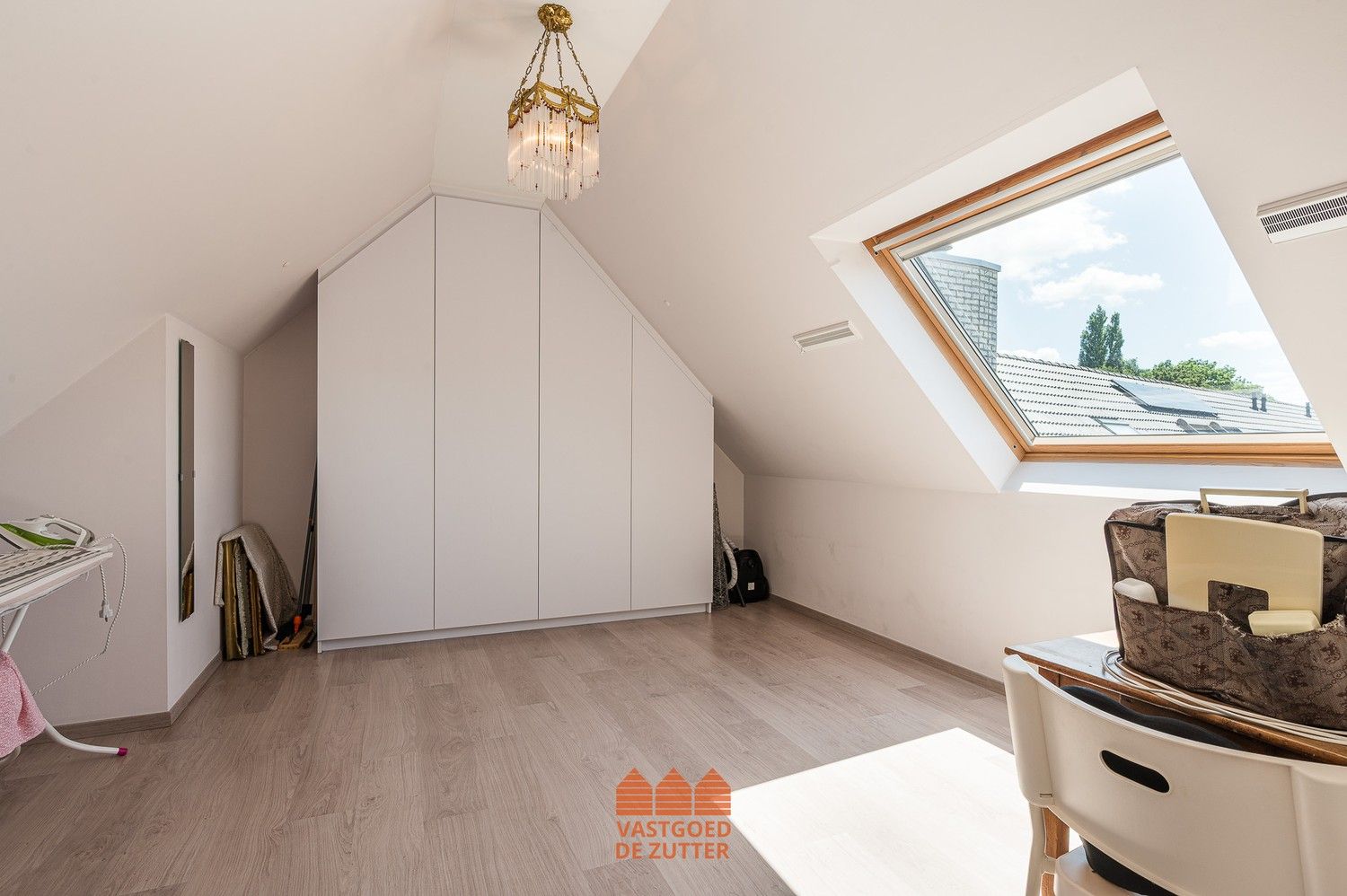 Centraal gelegen en lichtrijk appartement met garage en ruim terras in het hart van Eeklo foto 10