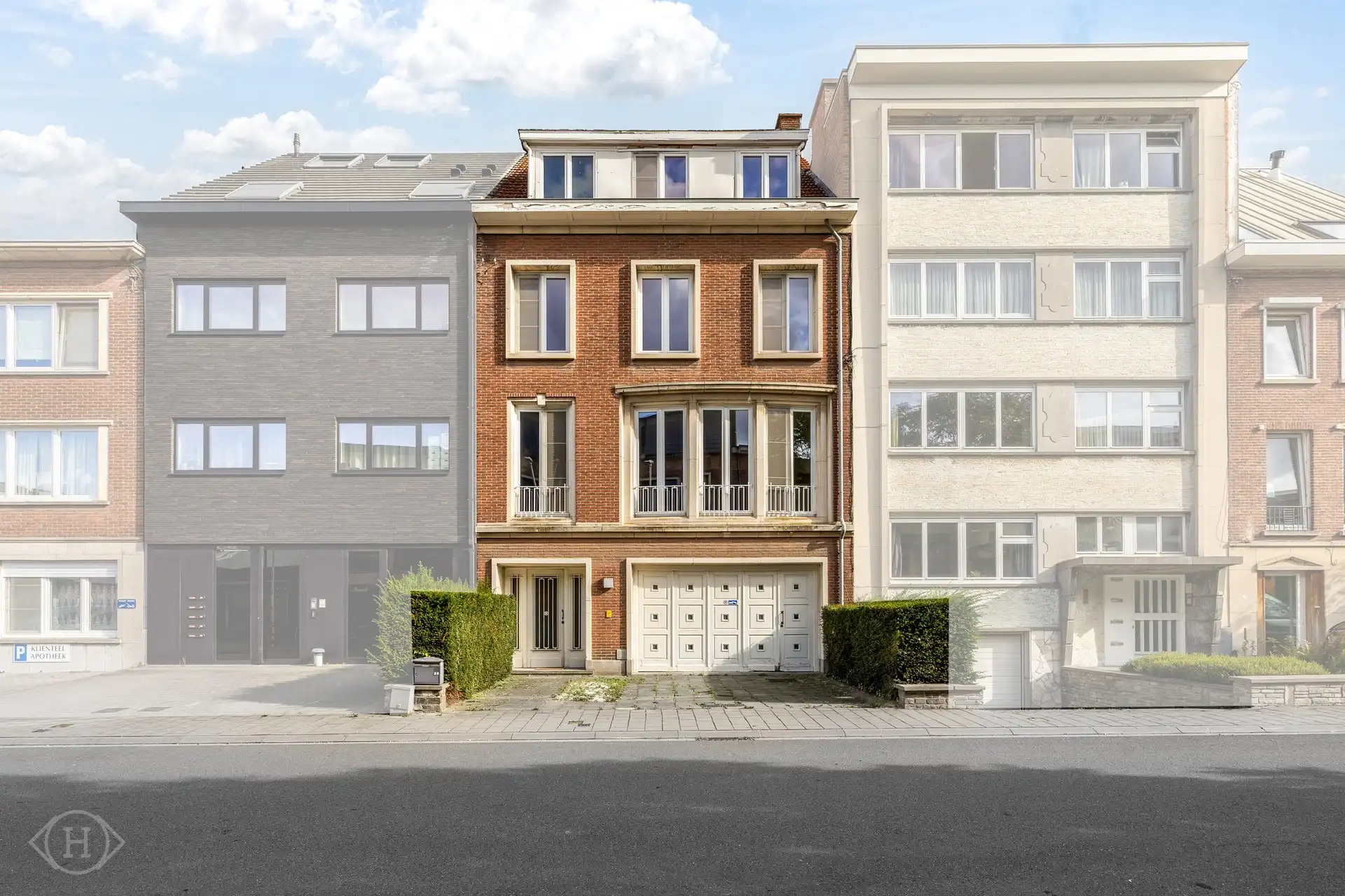 Lichtrijke, te renoveren herenwoning met epc B foto {{pictureIndex}}