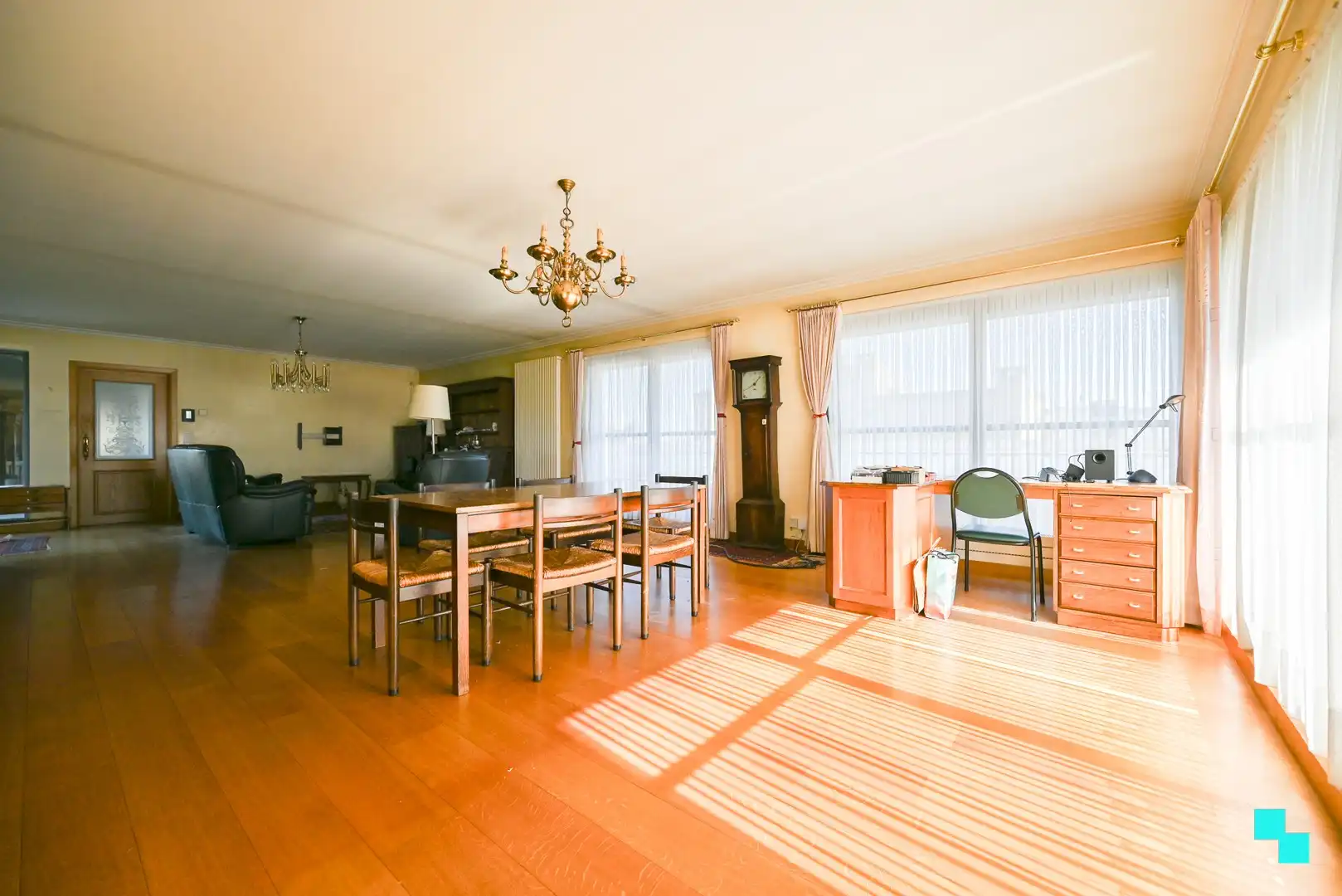 Unieke penthouse met drie terrassen in hartje Izegem foto 5