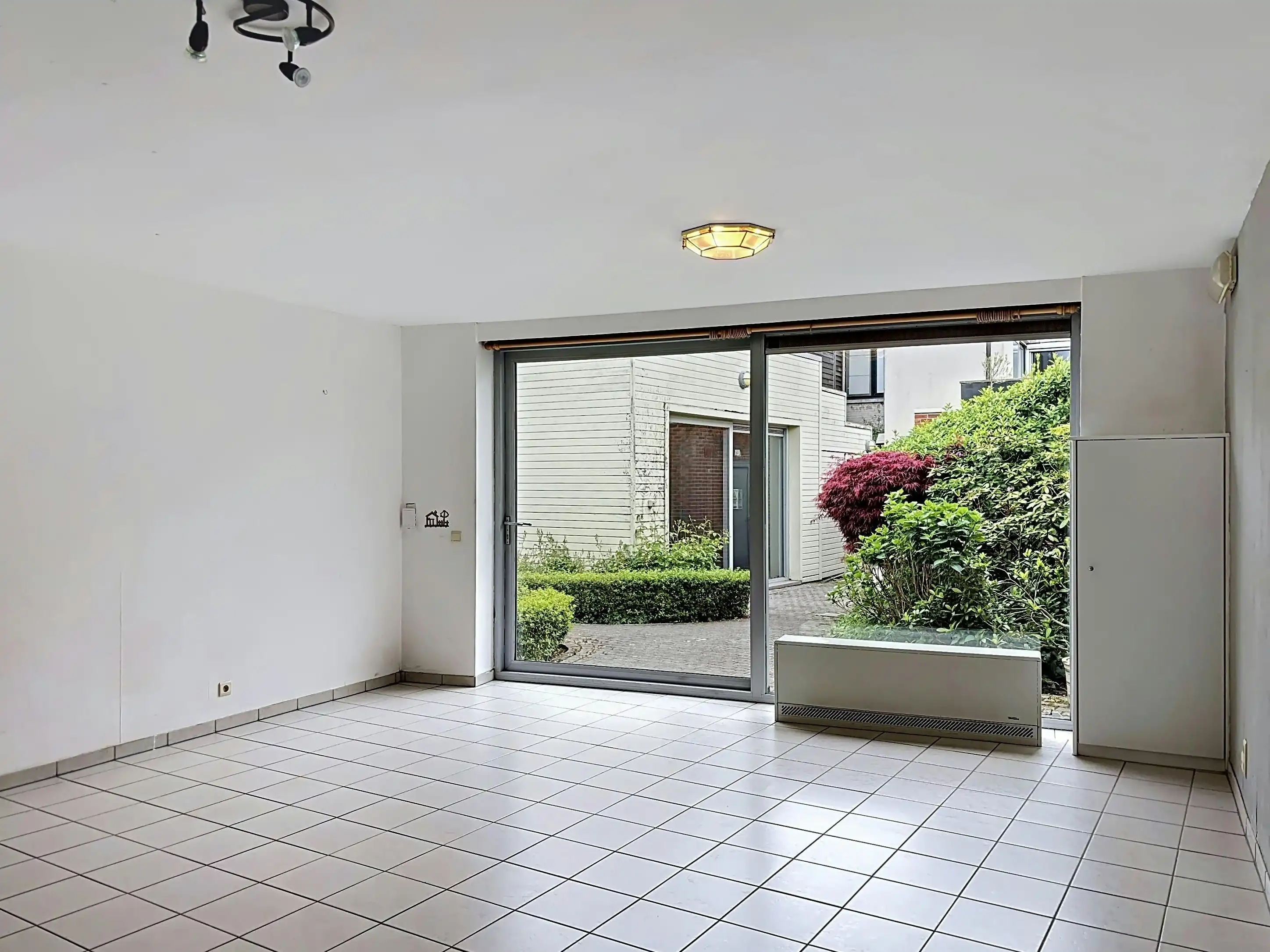 Instapklaar gelijkvloers appartement met gemeenschappelijke tuin en fietsenberging in hartje Kapellen! foto 4