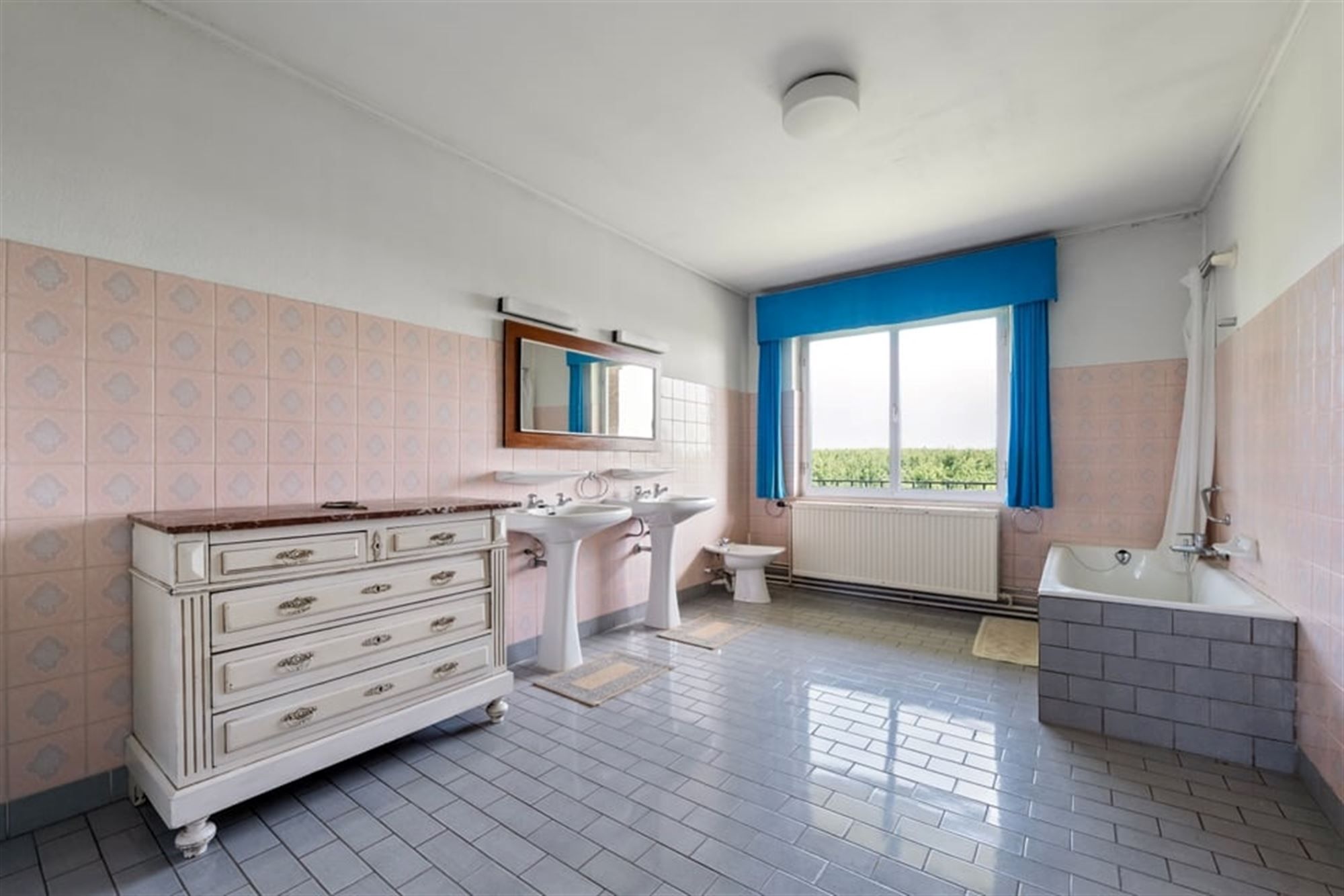 RUIME VILLA MET PRACHTIG UITZICHT EN ENORM VEEL POTENTIEEL IN JEUK  foto 23