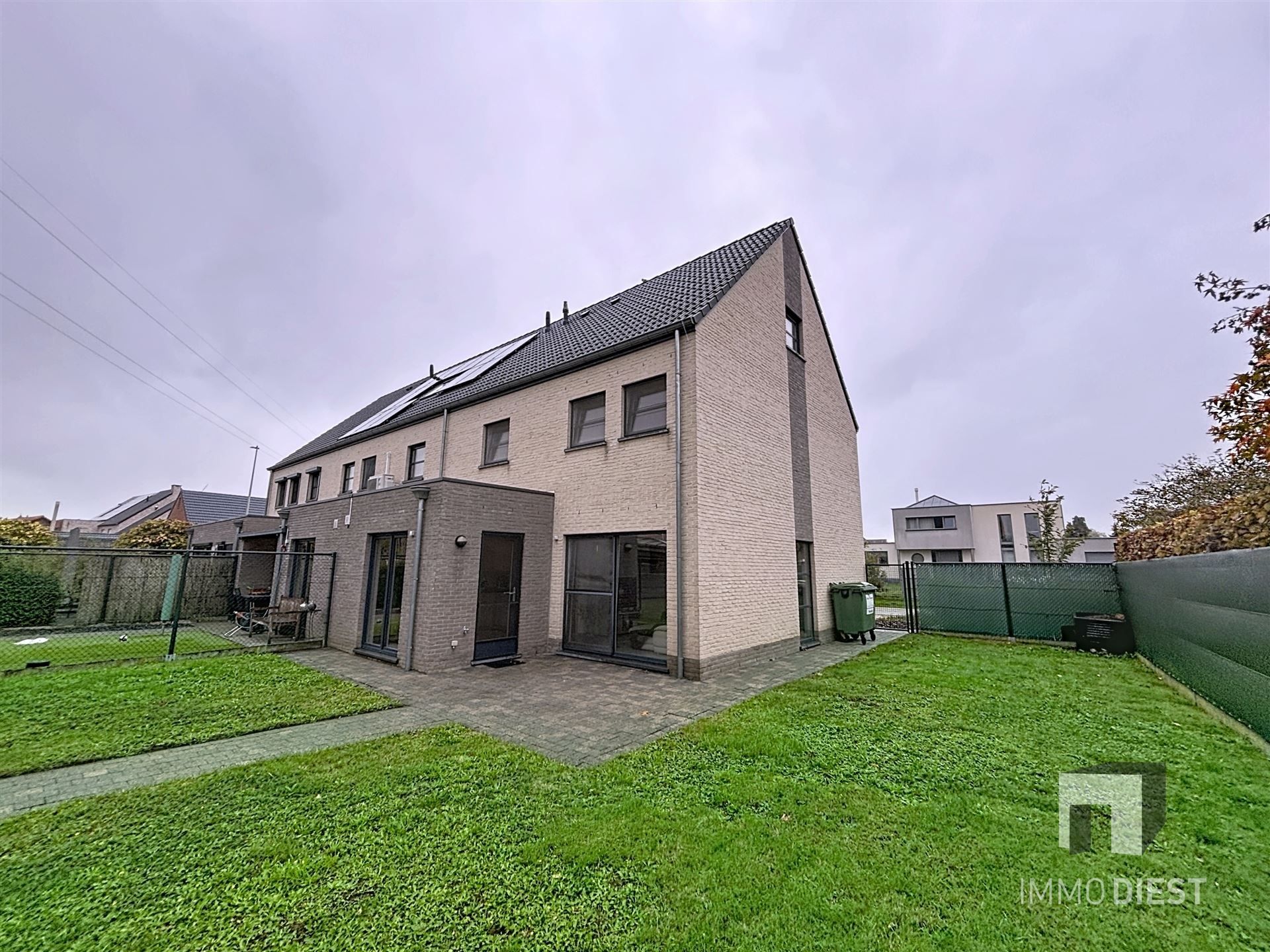 Energiezuininge woning met 3slpk - 2 carports - 5,41are  foto 4