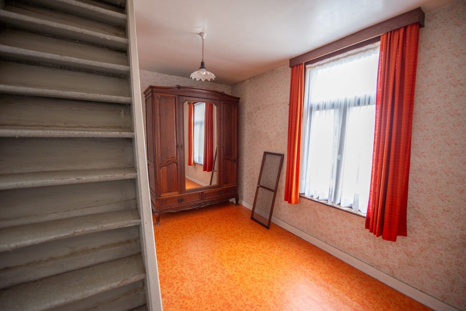 Te renoveren woning met 2 slaapkamers en gezellige binnenkoer foto 6