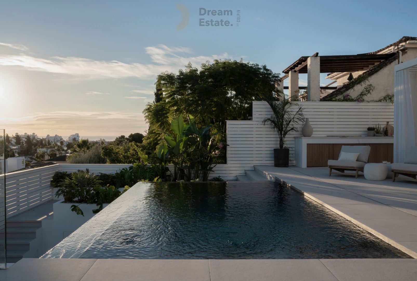 Moderne en strakke villa gelegen te Nueva Andalucia, Marbella. foto 30