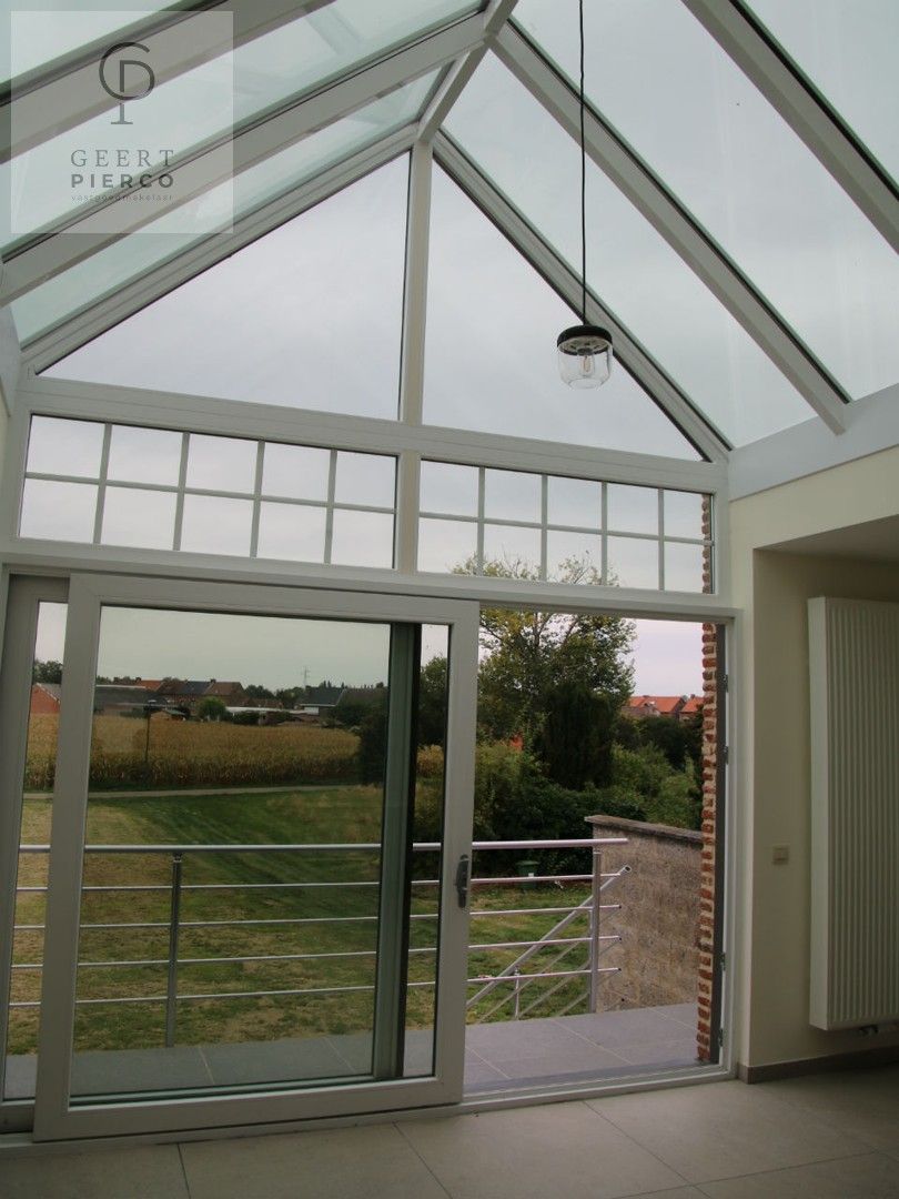 Prachtig gerenoveerde rijwoning met 4 slaapkamers aan de rand van Landen foto 6