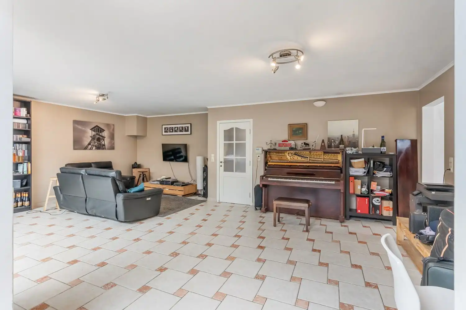 Eengezinswoning met 4 slaapkamers, dubbele garage en zuidoost gerichte tuin in Halmaal foto 2