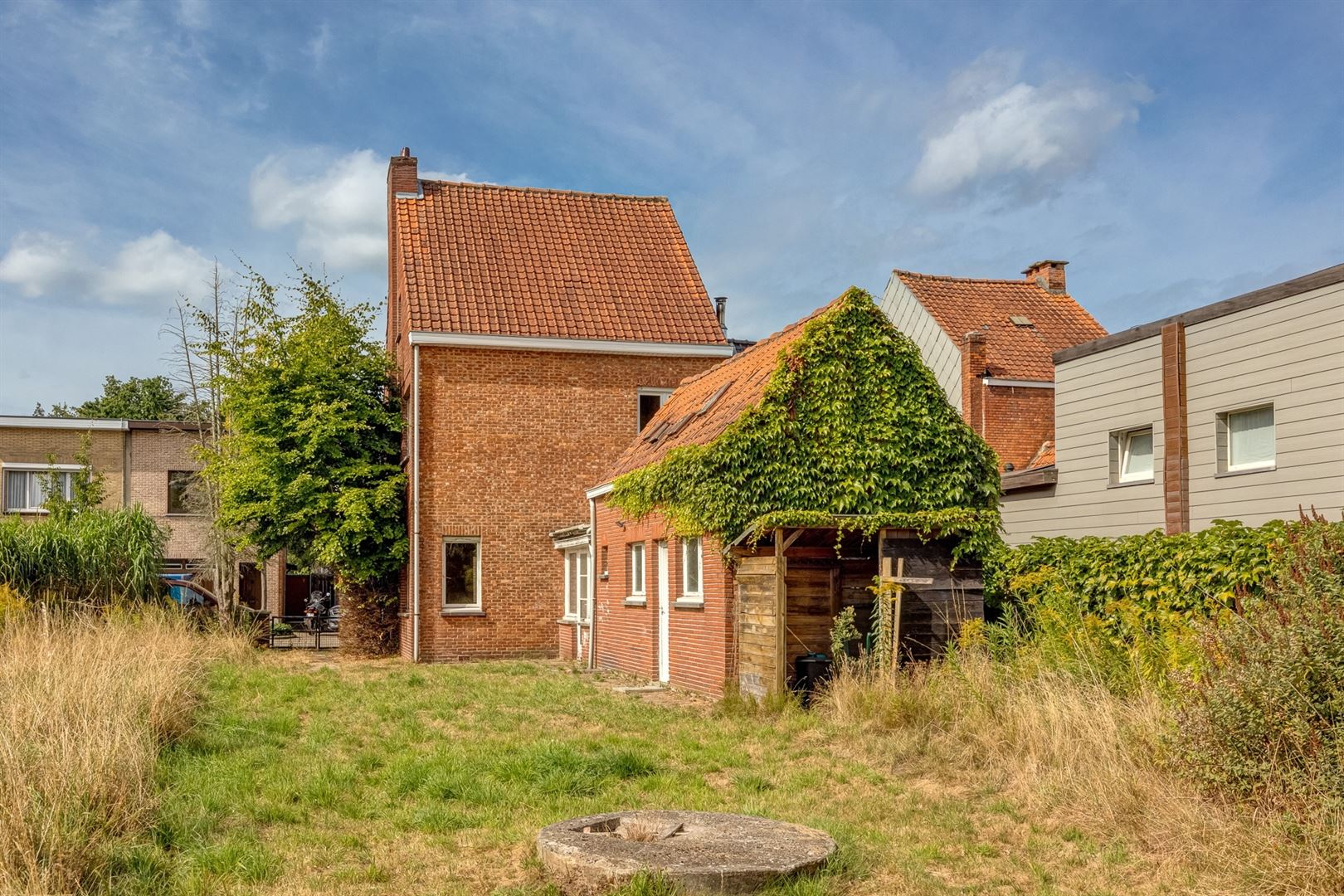 Halfopen woning in kindvriendelijke straat foto 23