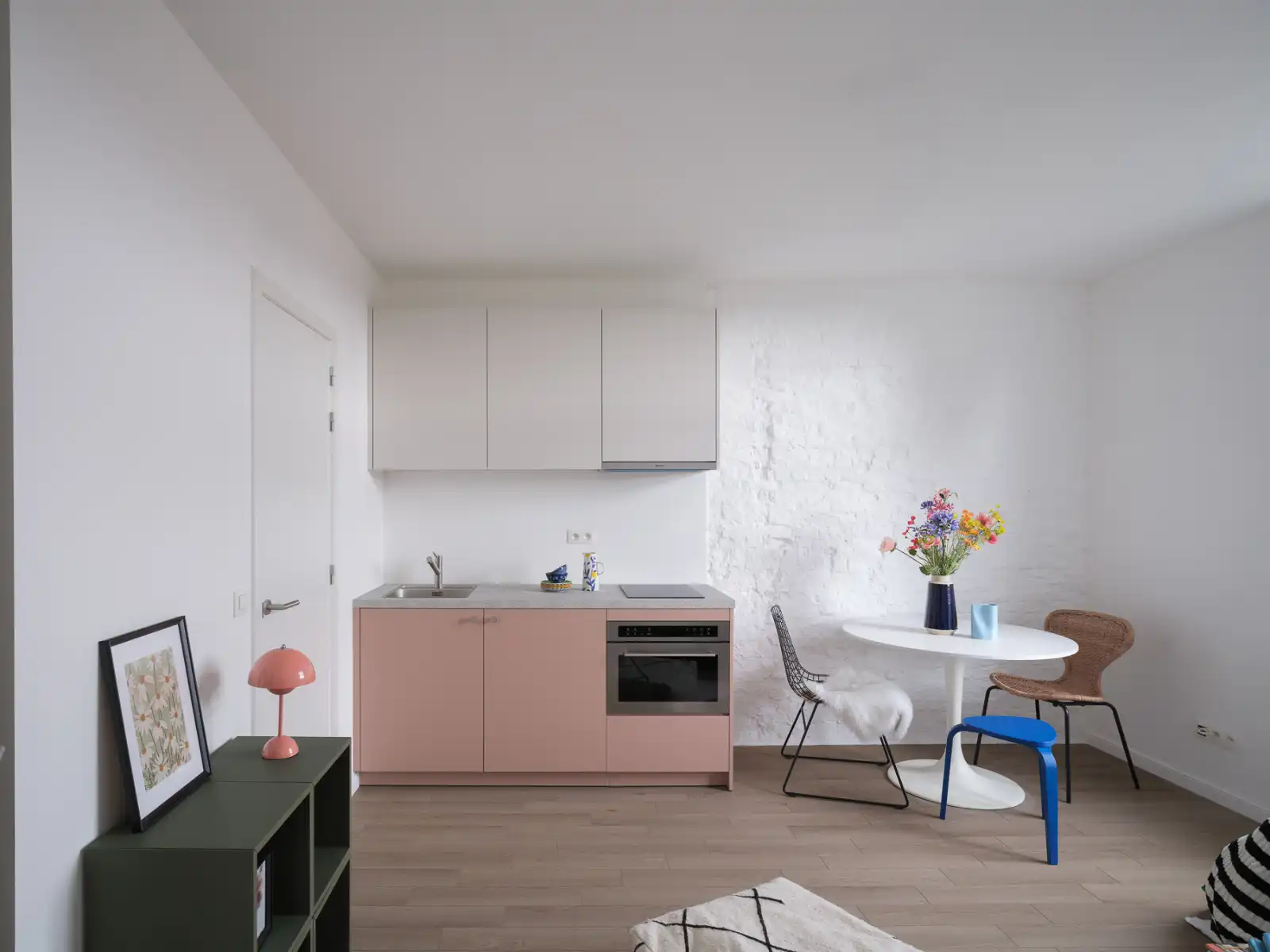 Lichtrijke gerenoveerde studio te huur vlakbij centrum Gent foto 2
