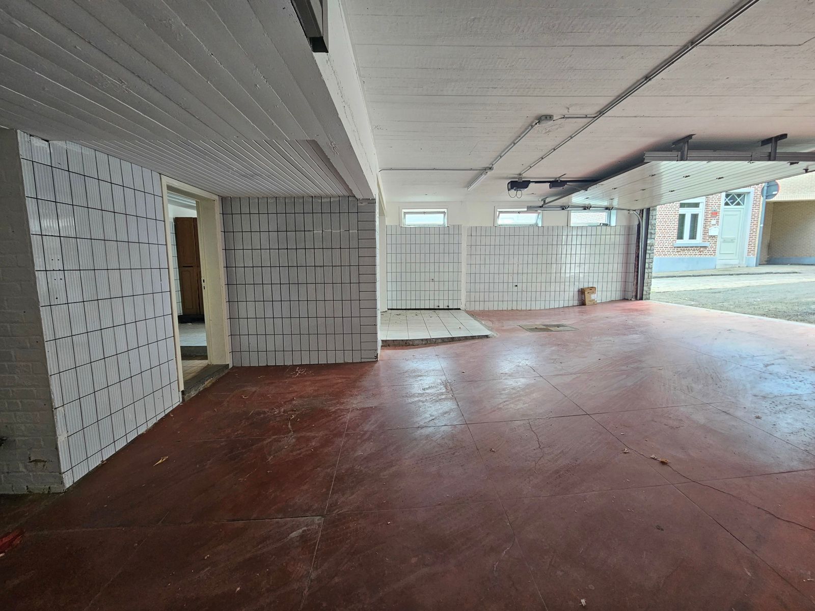 Ruime garage/opslagruimte (79m²) foto 4