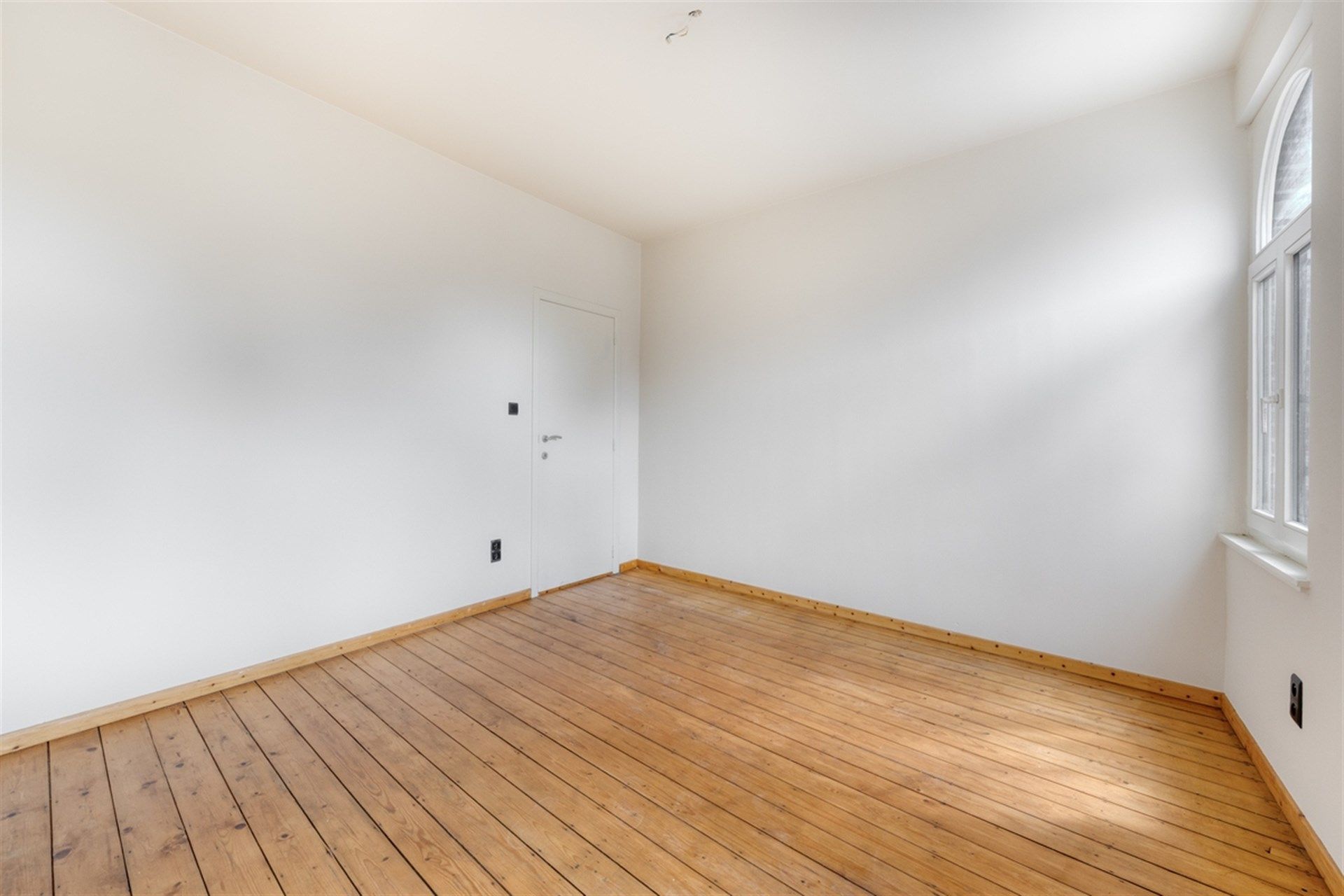 Te renoveren gezinswoning met 3 slaapkamers in Sint-Niklaas foto 12
