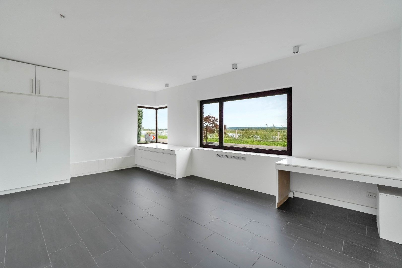 IN OPTIE ! GEZINSWONING MET EEN BEWOONBARE OPP. VAN 198 M² OP EEN MOOI PERCEEL AAN DE MAAS ! foto 11