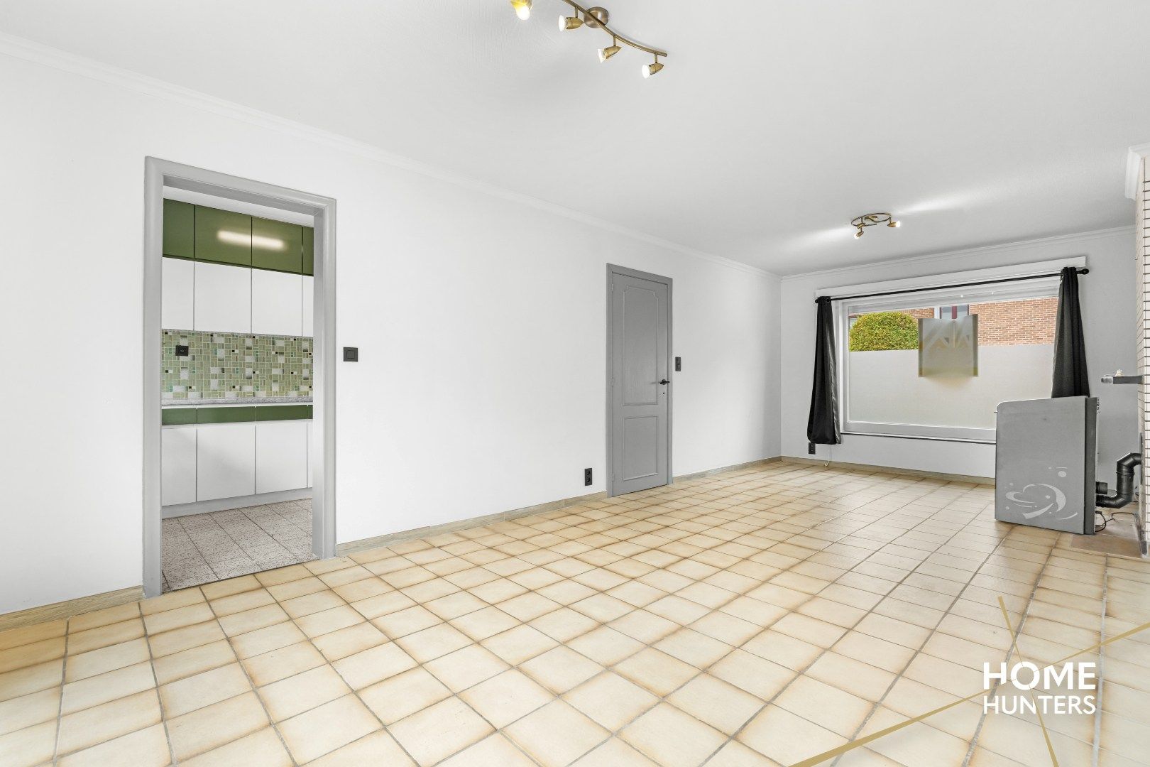 Rijwoning met garage en ruime tuin in Zwevegem foto 8