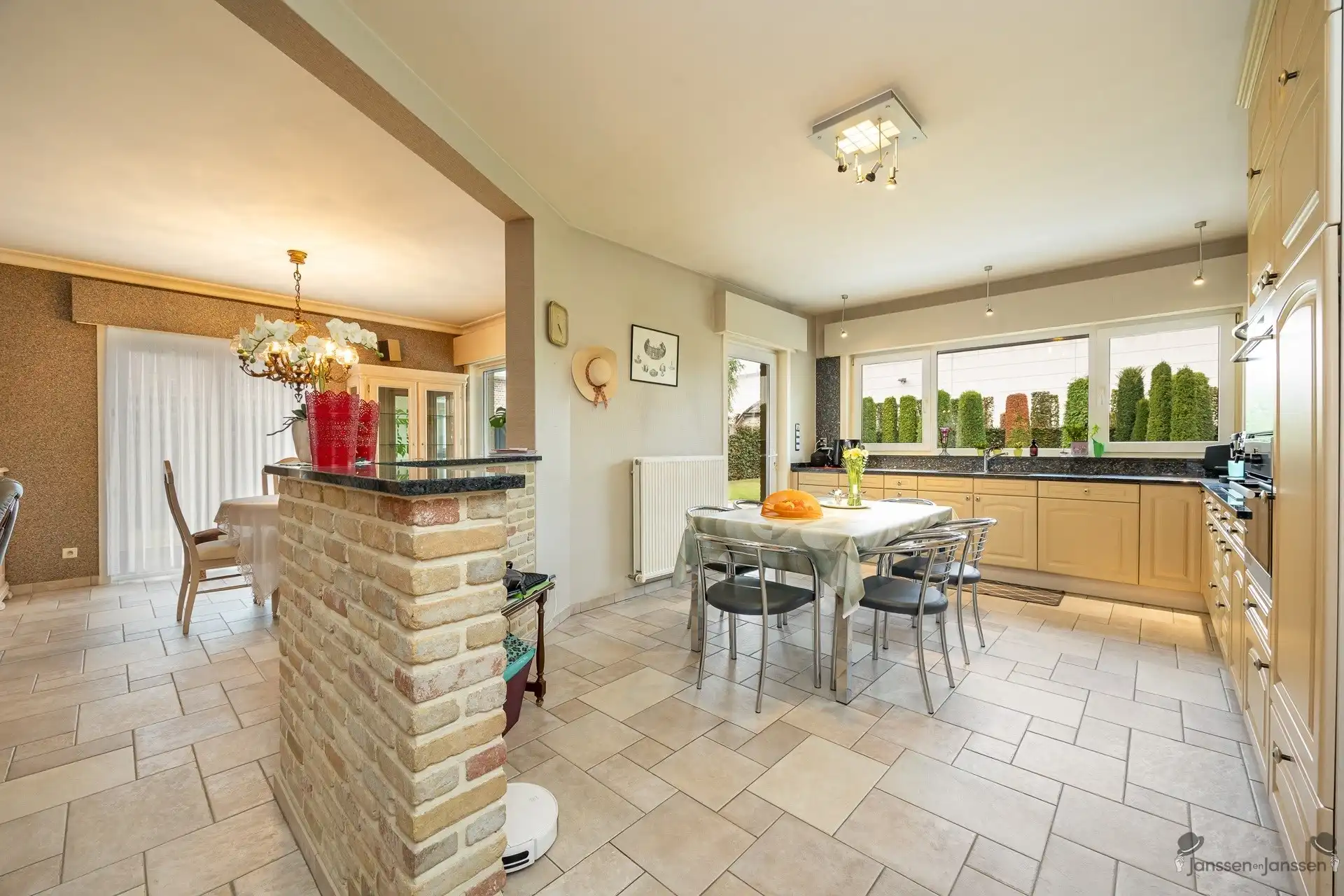 Rustig gelegen bungalow op 1600m² terrein  foto 8