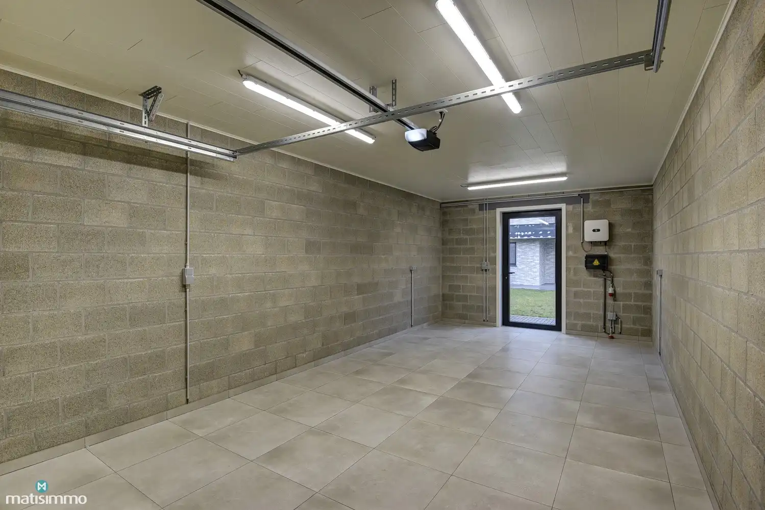 RUIM NIEUWBOUW APPARTEMENT MET 2 SLAAPKAMERS, OVERDEKT TERRAS, GARAGE, AUTOSTAANPLAATS EN KELDERBERGING TE BEVERST foto 28