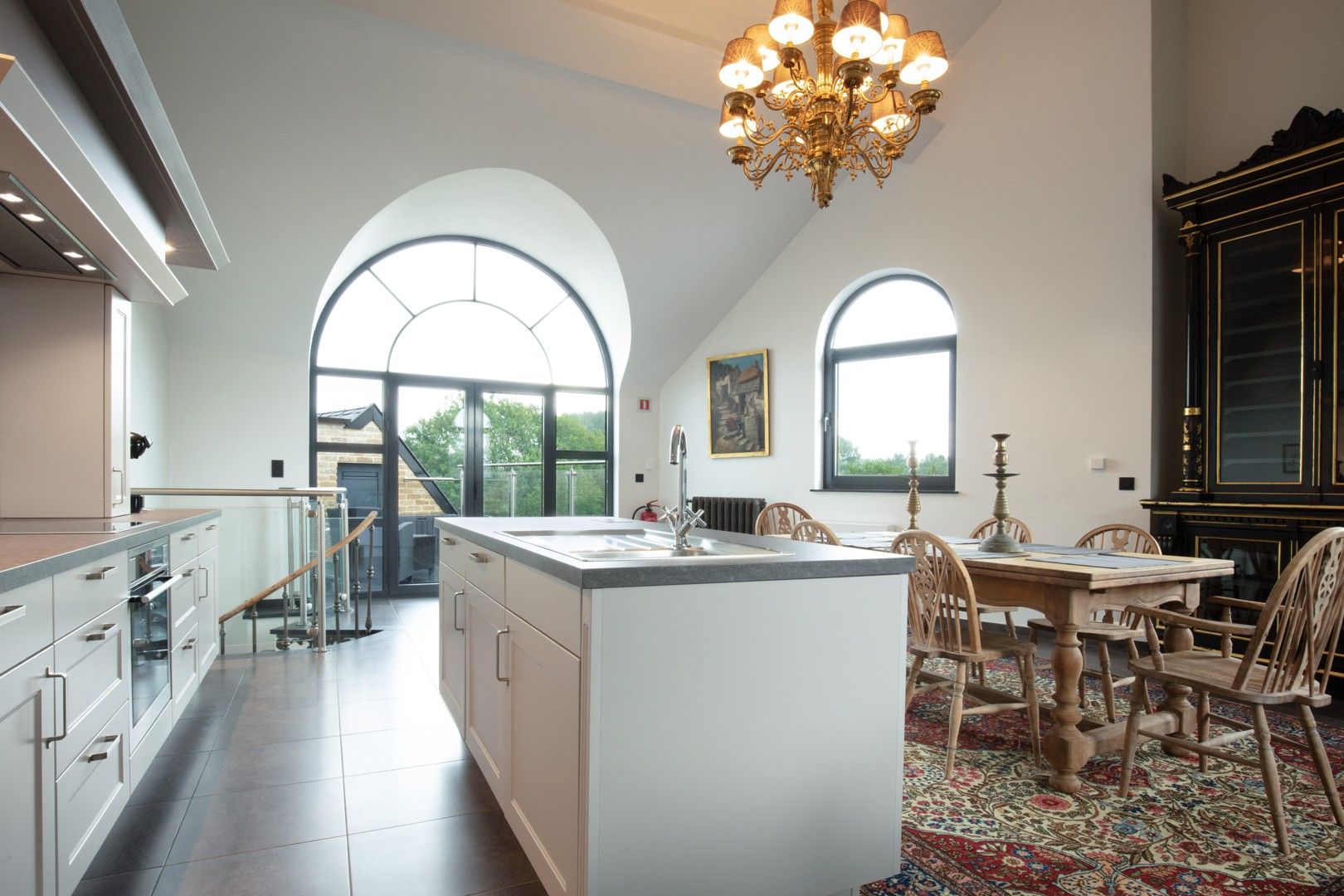 Karaktervol appartementsgebouw met duplex en vakantielogie in het hart van Tongeren foto {{pictureIndex}}